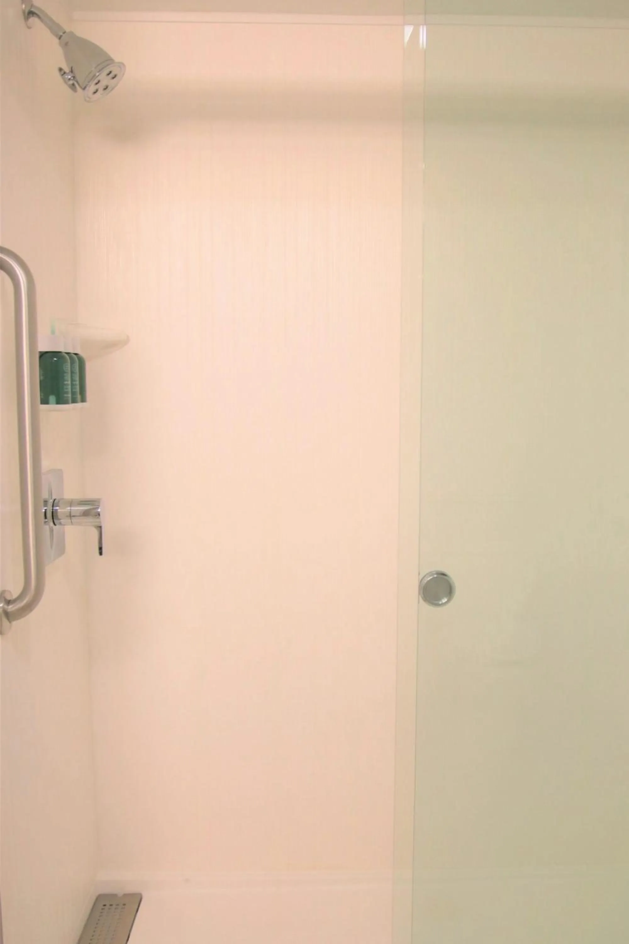 Bathroom in Courtyard Waterbury Downtown