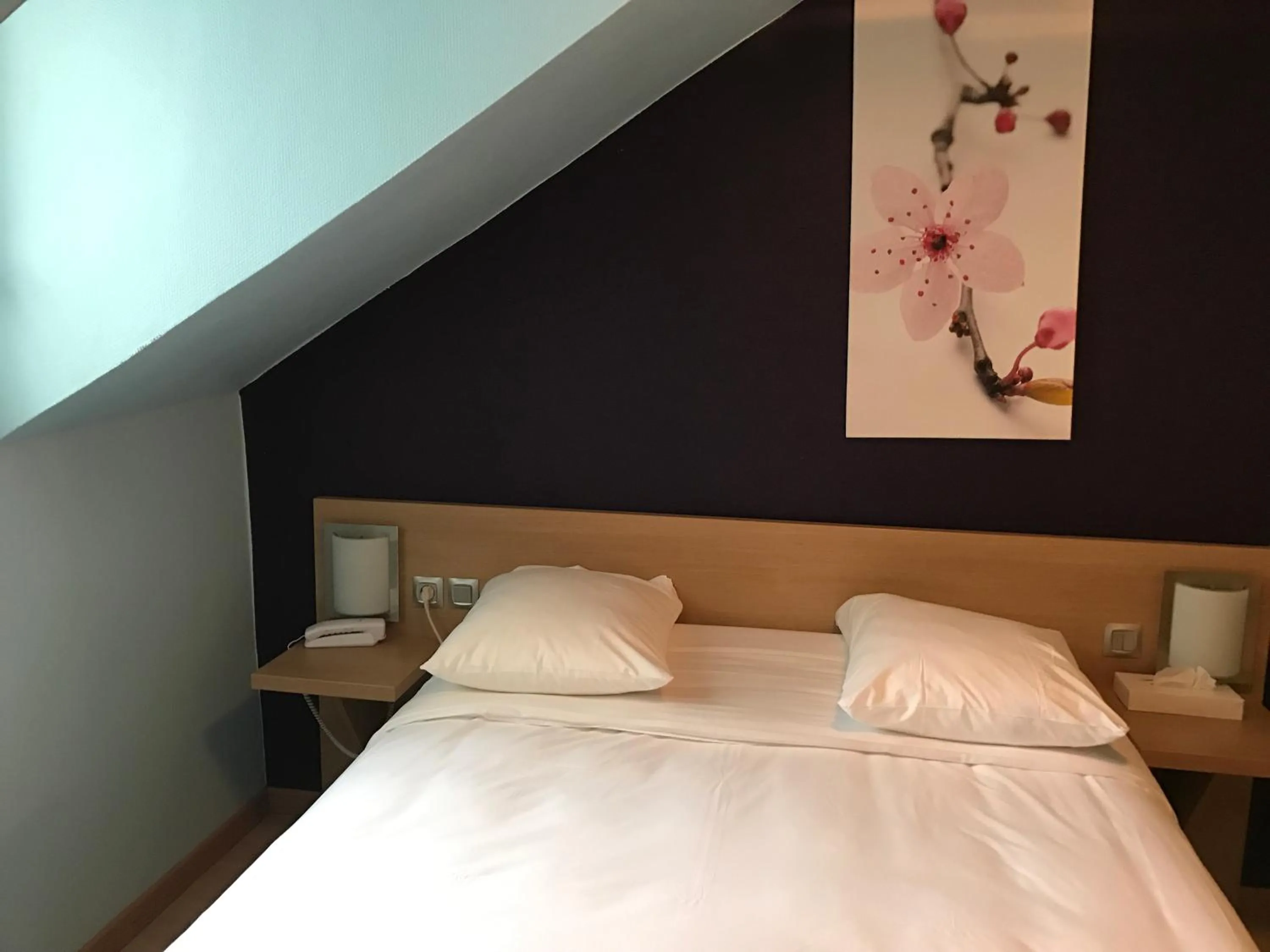 Bedroom, Bed in Tipi