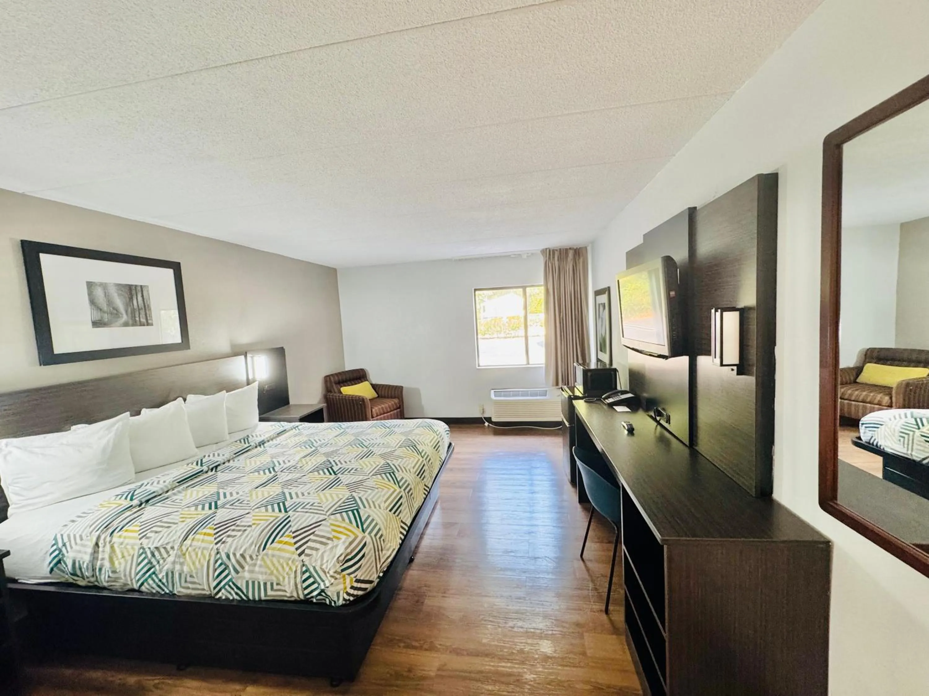 Bedroom, Bed in Motel 6-Milford, CT