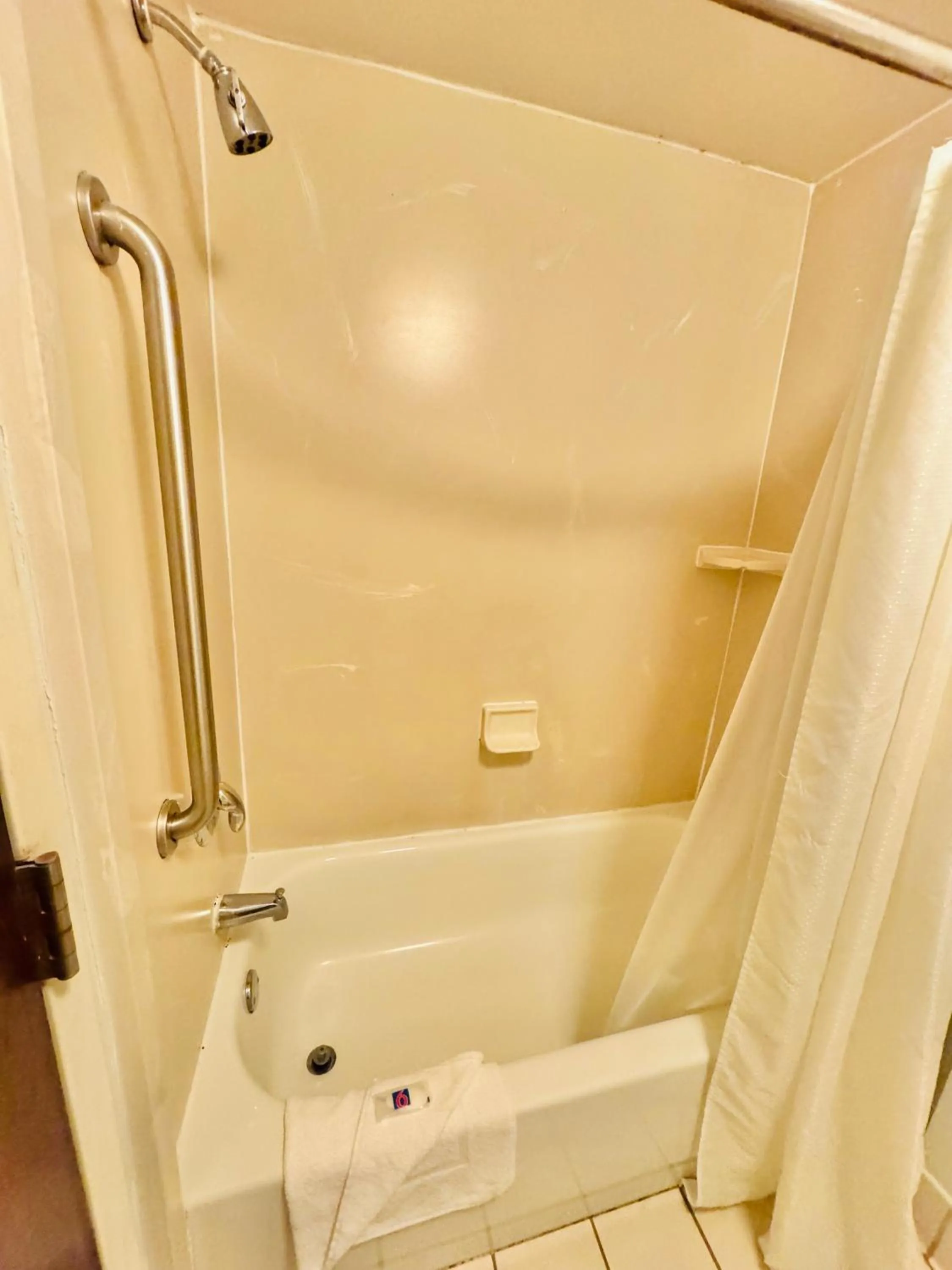 Bath in Motel 6-Milford, CT