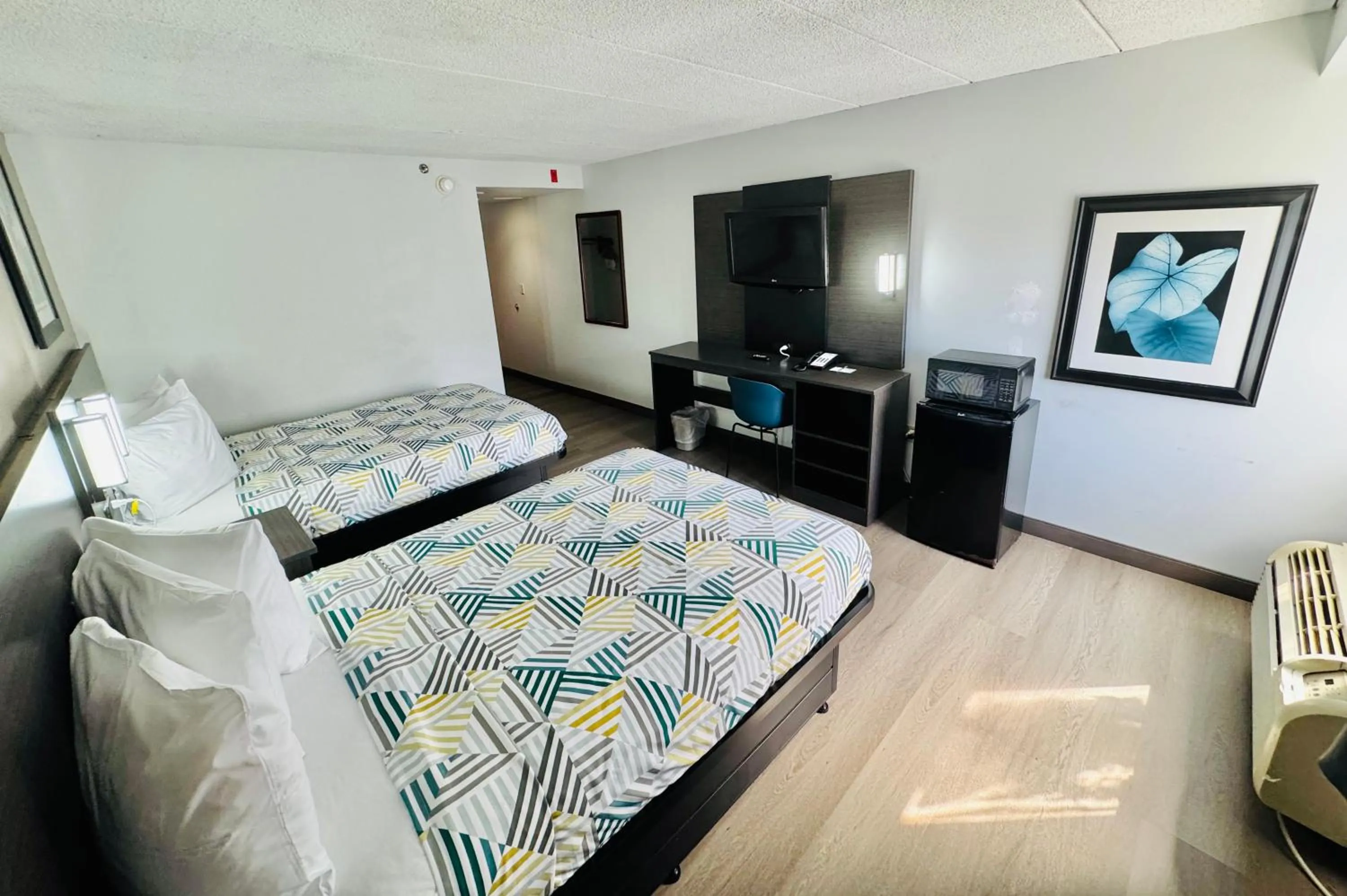 Bedroom, Bed in Motel 6-Milford, CT