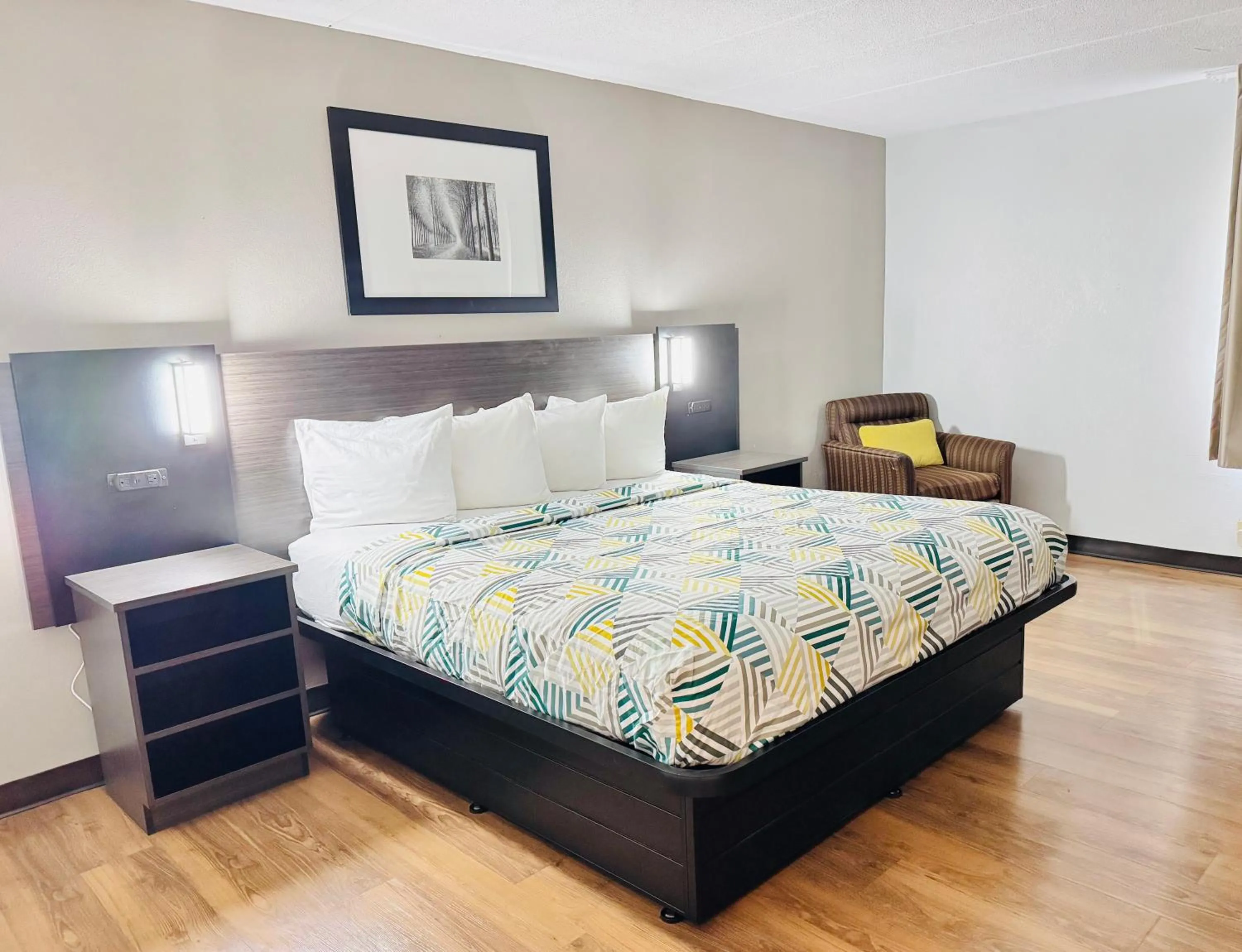 Bedroom, Bed in Motel 6-Milford, CT