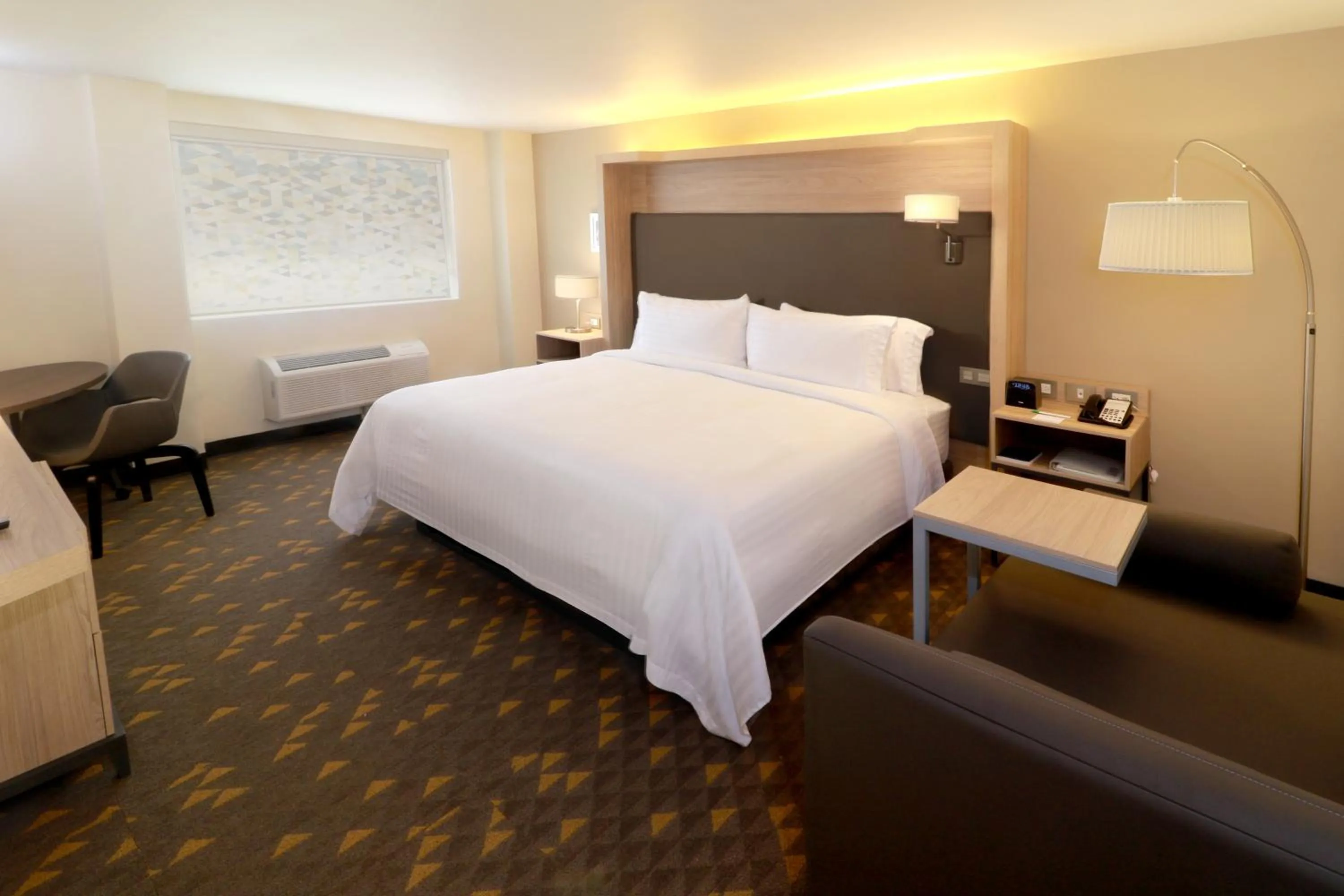 Photo of the whole room, Bed in Holiday Inn - Ciudad Juarez by IHG