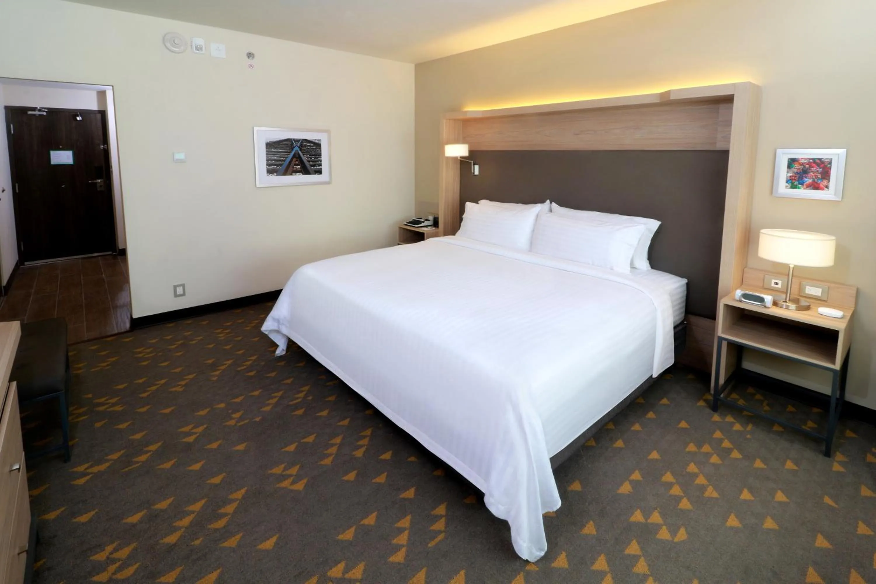 Photo of the whole room, Bed in Holiday Inn - Ciudad Juarez by IHG