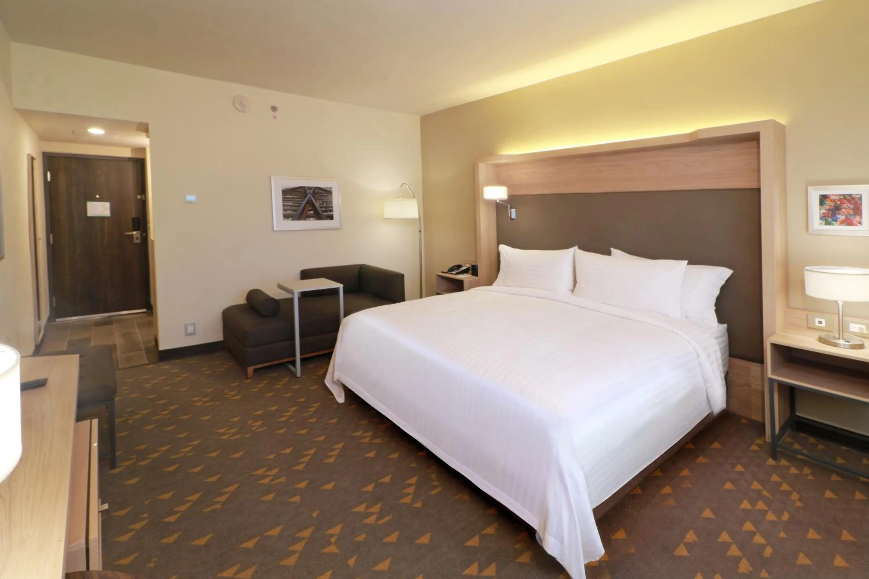 Photo of the whole room, Bed in Holiday Inn - Ciudad Juarez by IHG