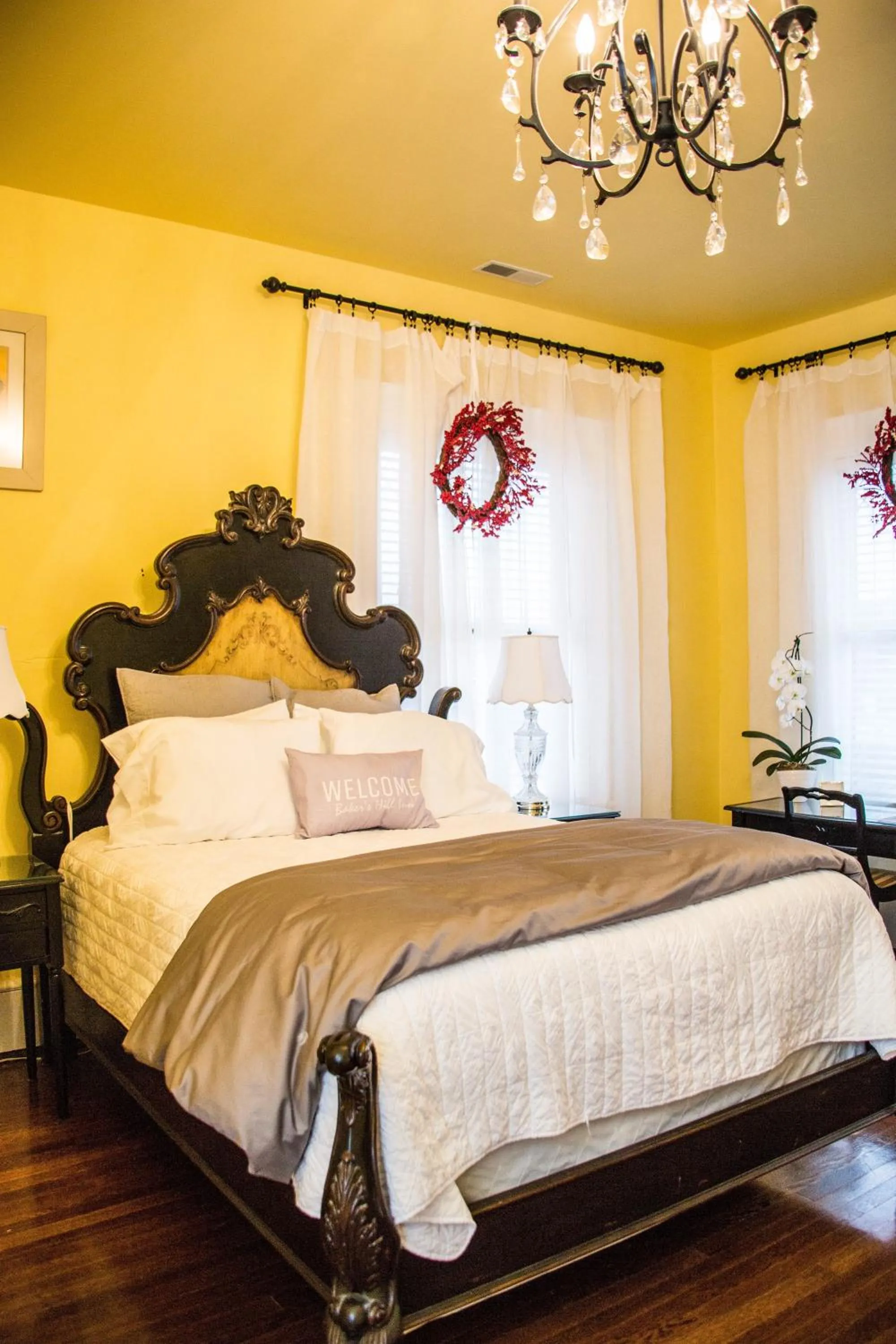 Bed in Baker's Hill Inn