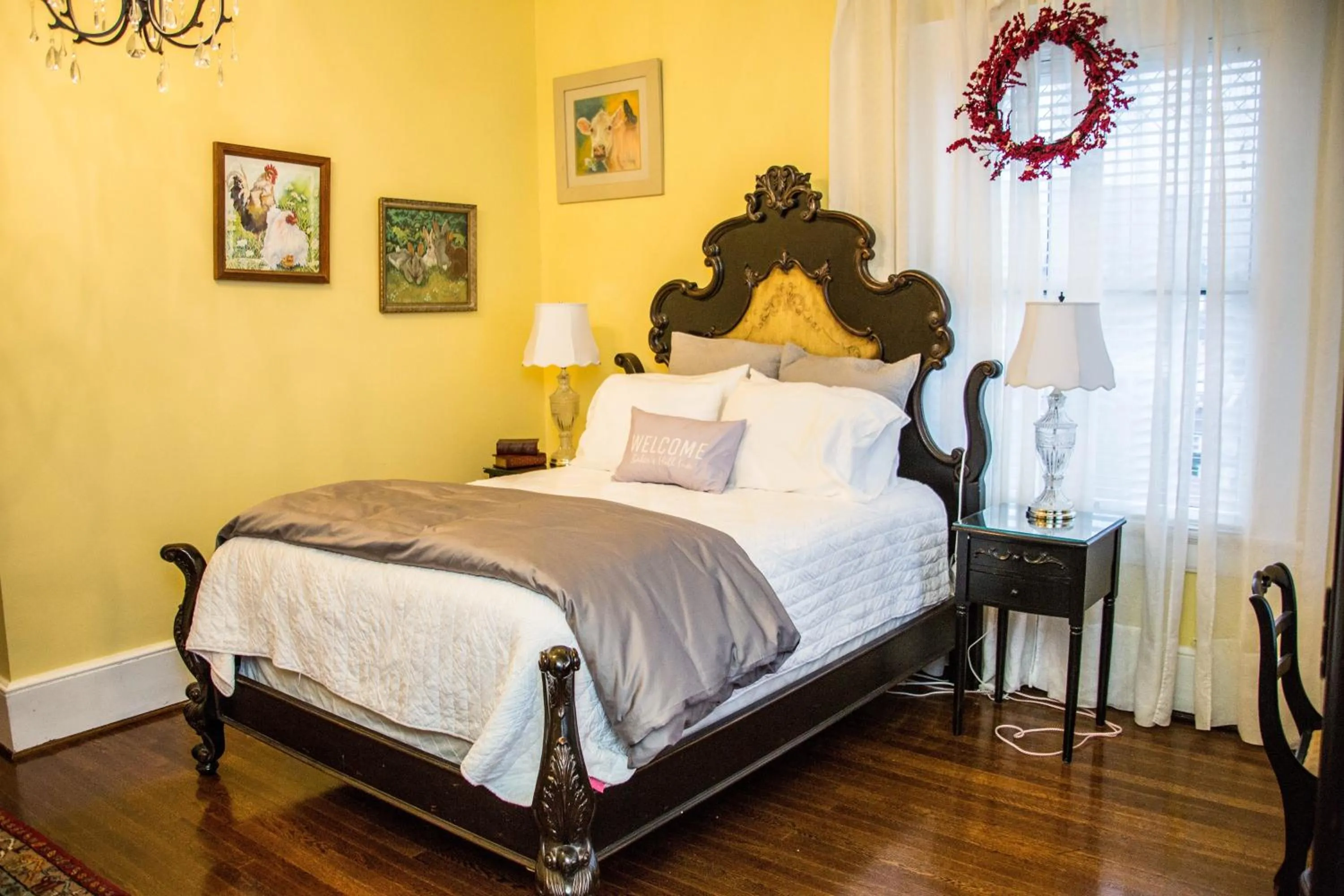 Bed in Baker's Hill Inn