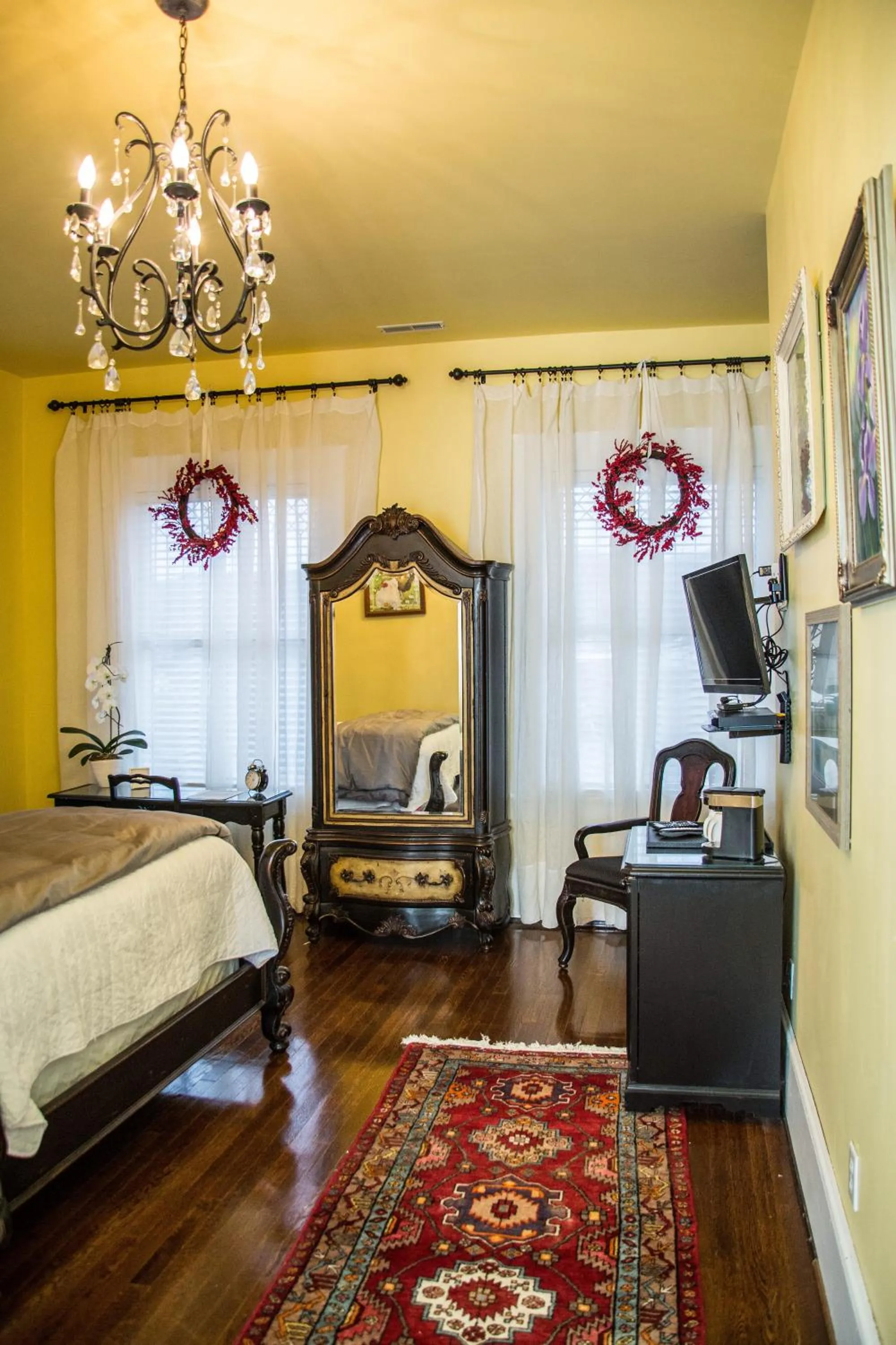 Bed in Baker's Hill Inn
