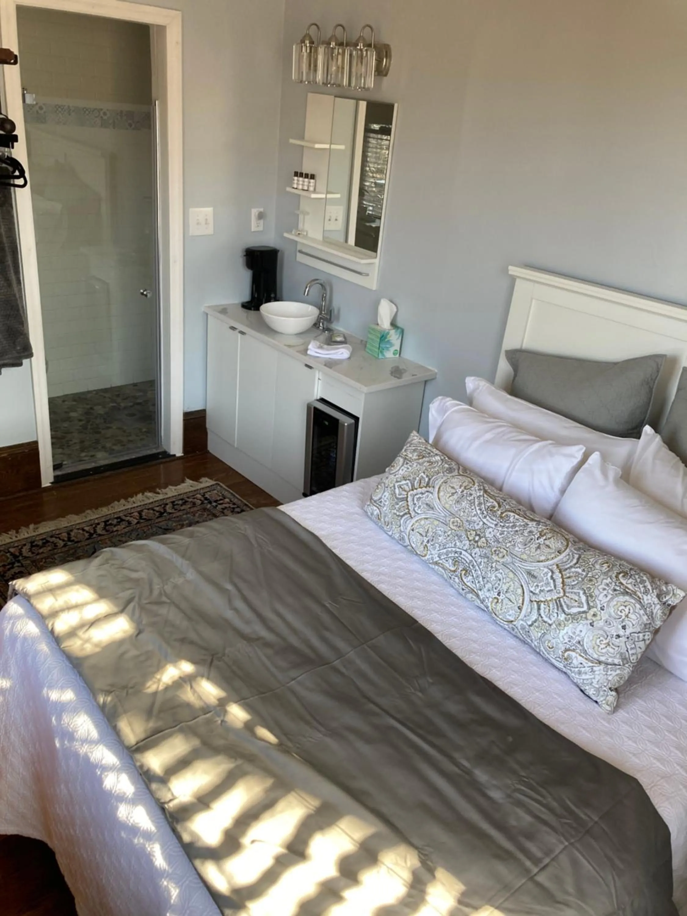 Bed in Baker's Hill Inn