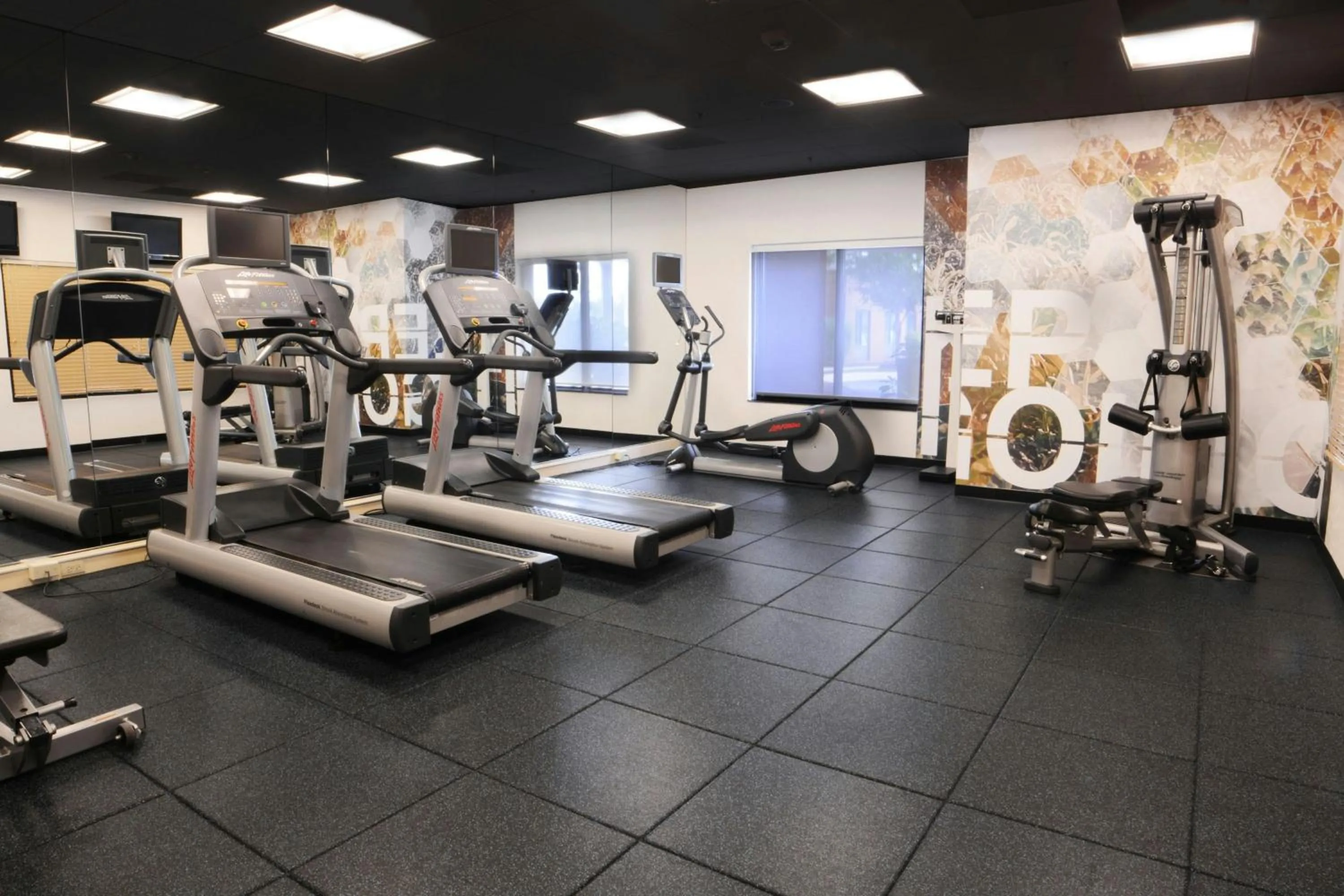 Fitness centre/facilities in SpringHill Suites Dulles Airport