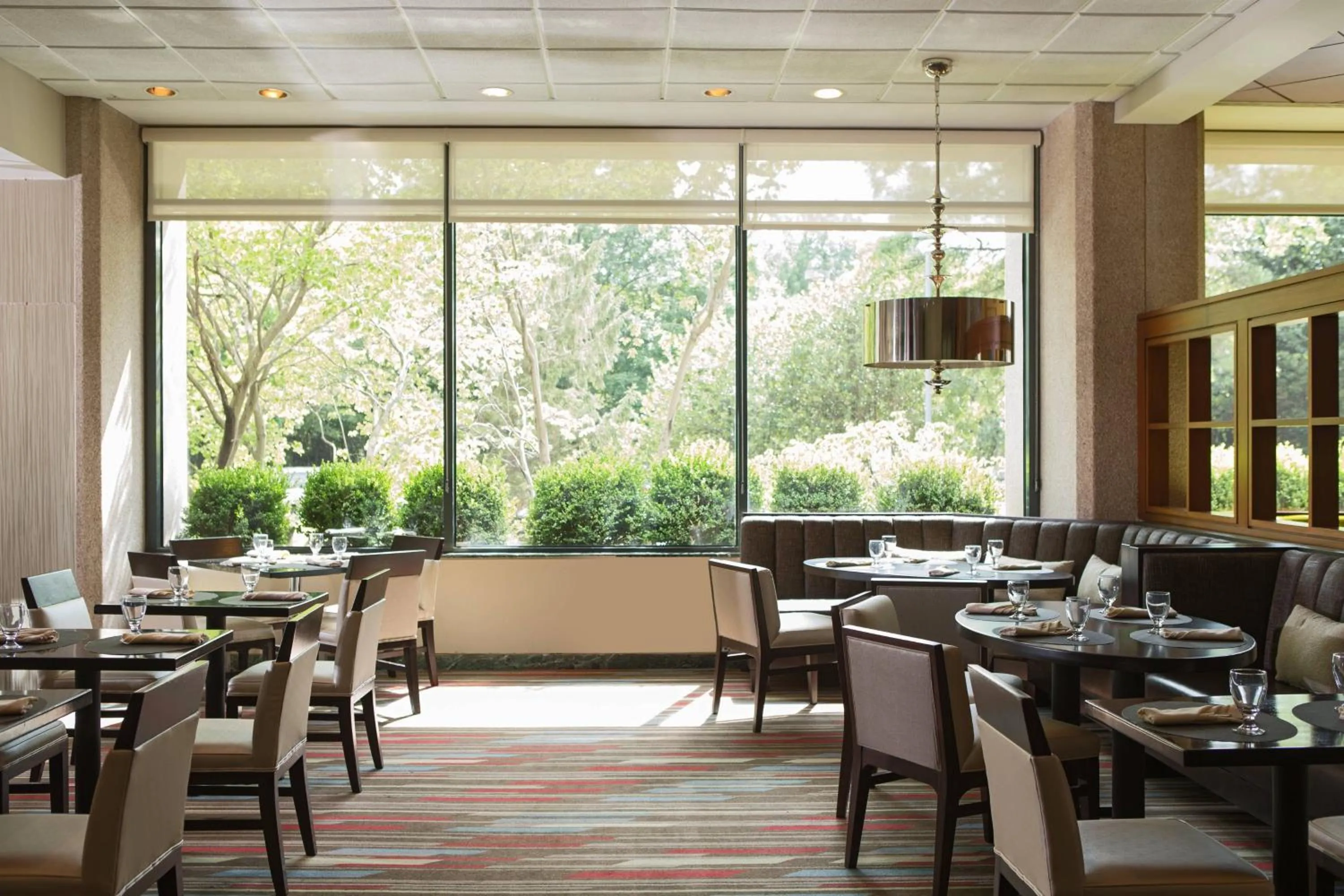 Restaurant/places to eat in Washington Dulles Marriott Suites