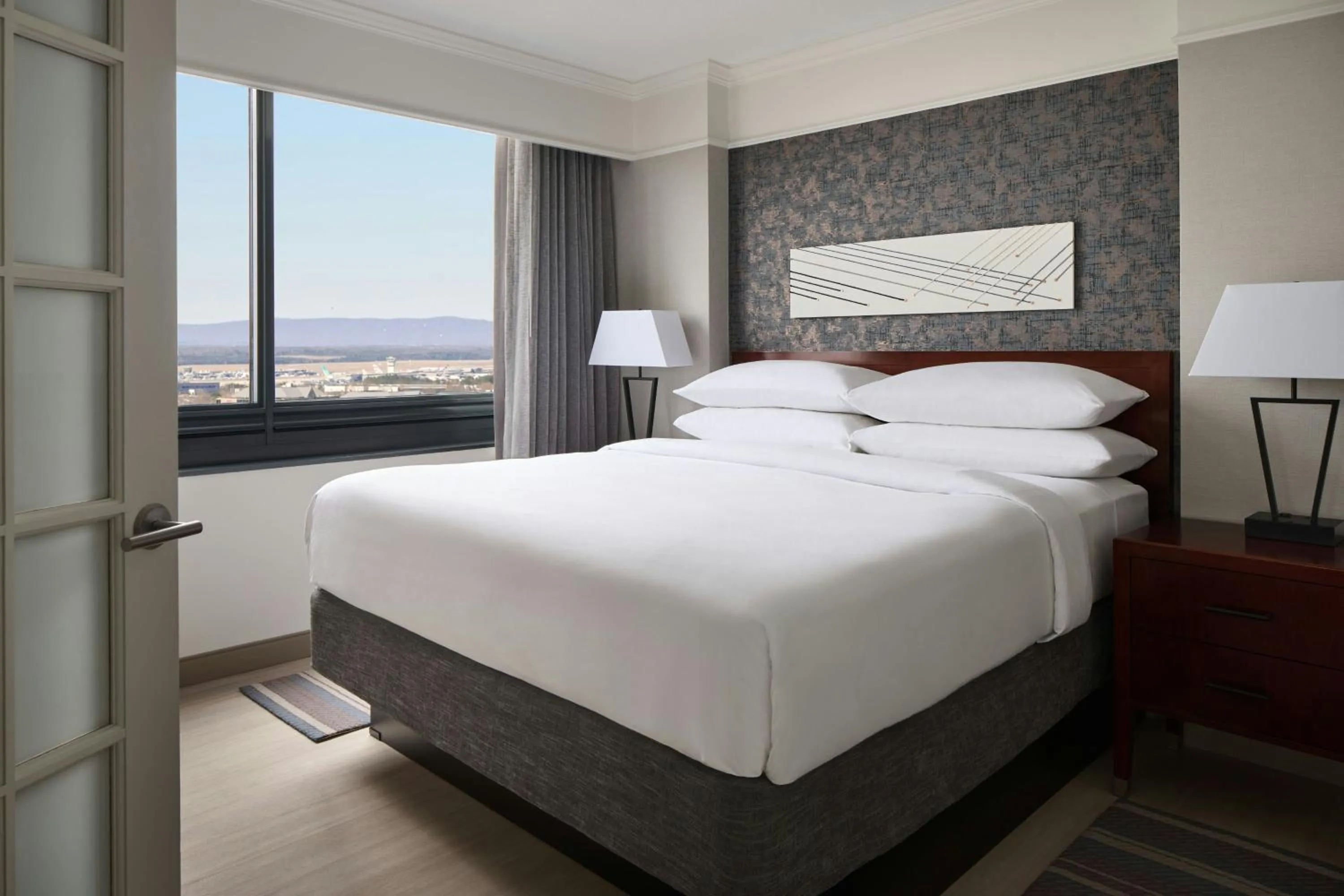 Bedroom, Bed in Washington Dulles Marriott Suites
