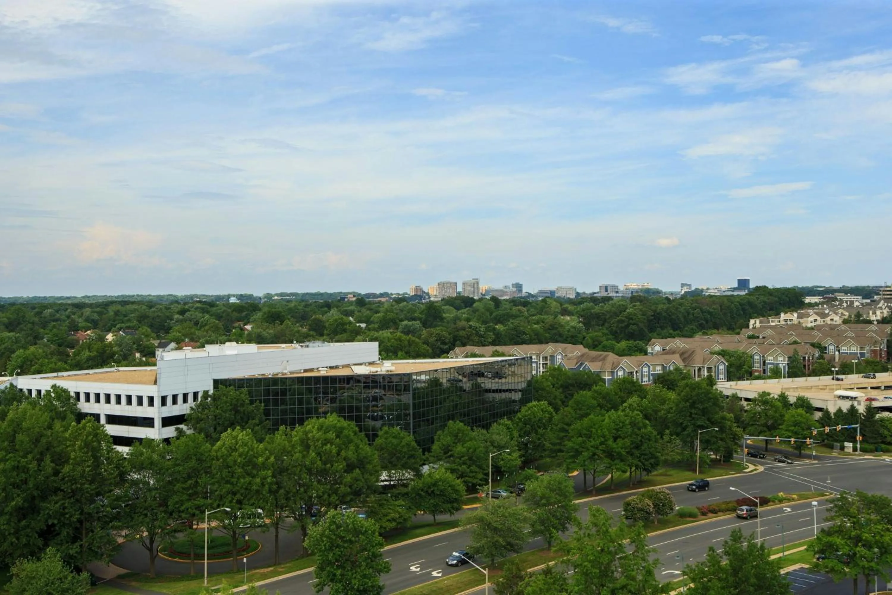Photo of the whole room in Washington Dulles Marriott Suites
