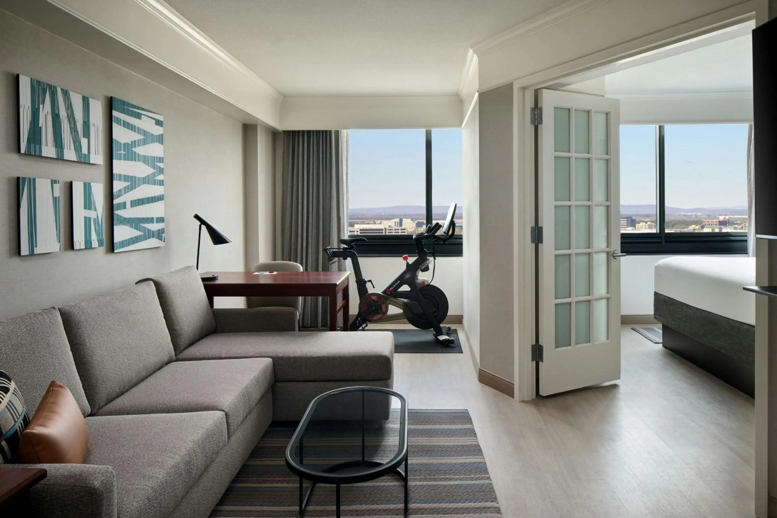 Photo of the whole room in Washington Dulles Marriott Suites