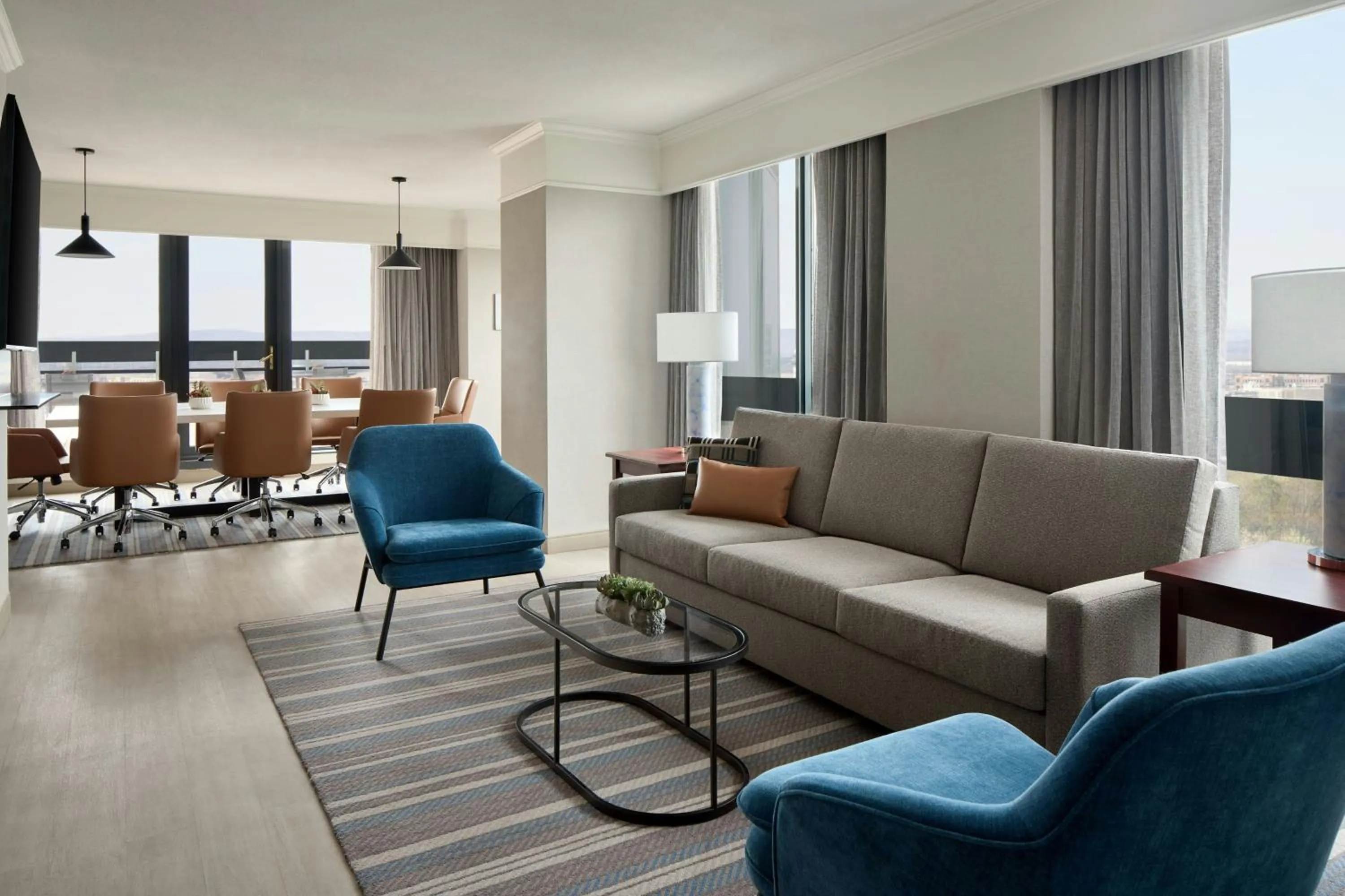 Living room in Washington Dulles Marriott Suites