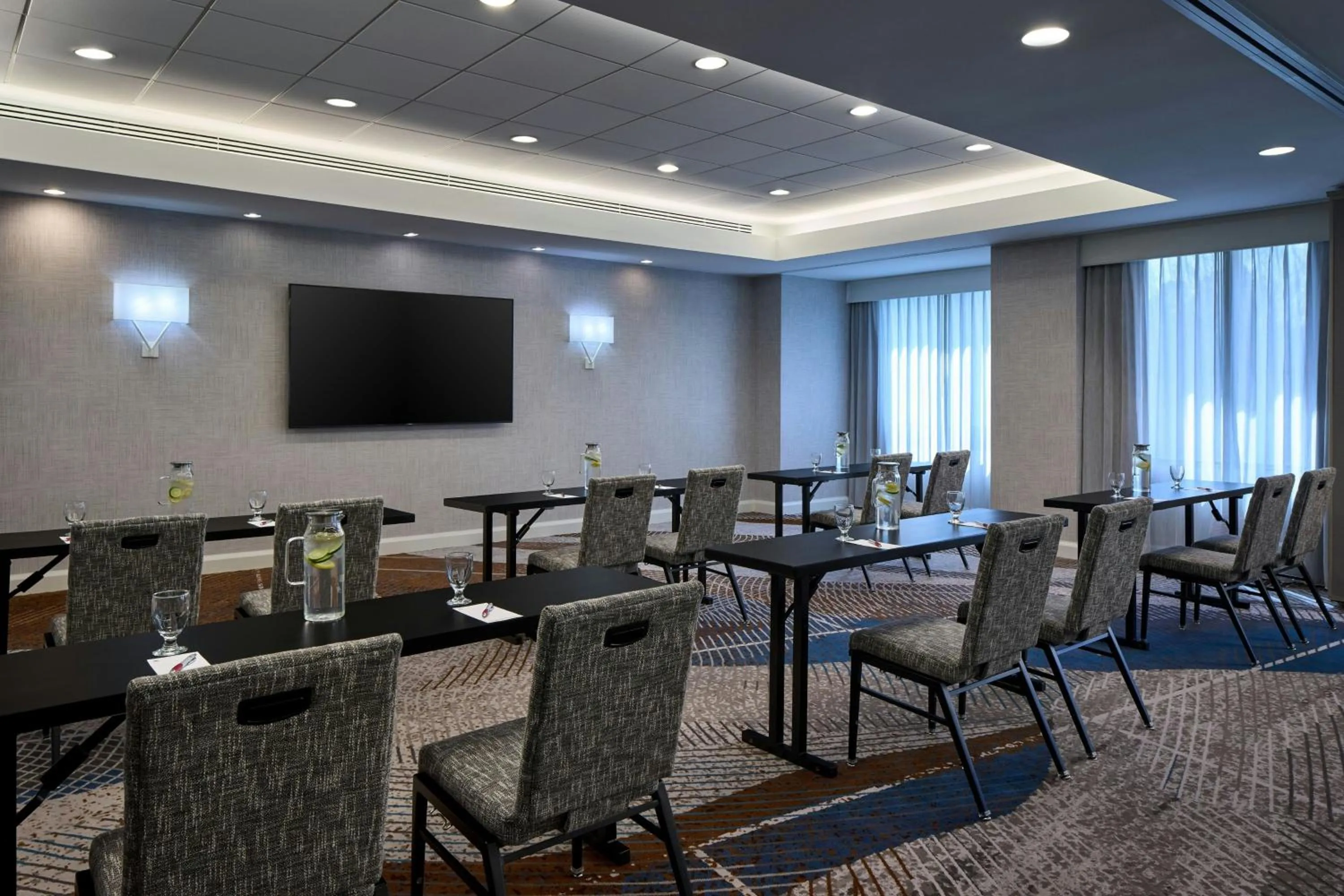 Meeting/conference room in Washington Dulles Marriott Suites