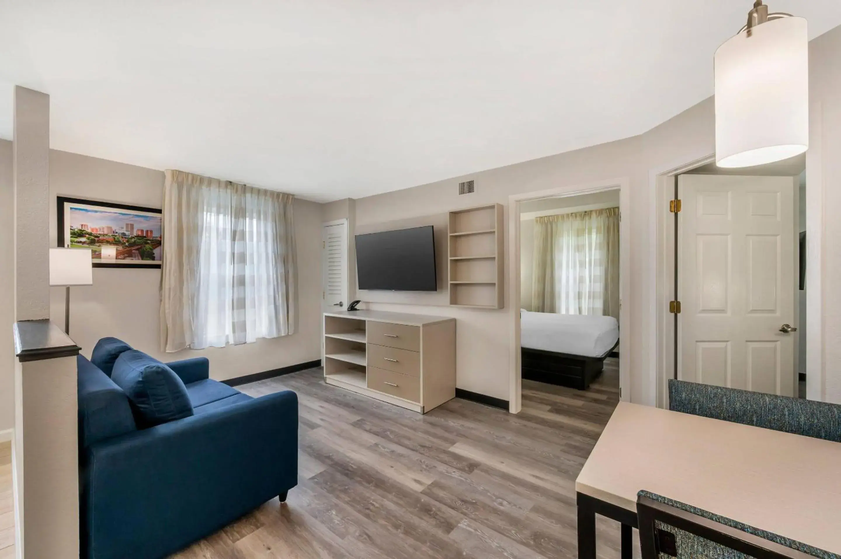 Bedroom, Bed in MainStay Suites Sterling near Dulles Town Center Bedroom, Bed in MainStay Suites Sterling near Dulles Town Center