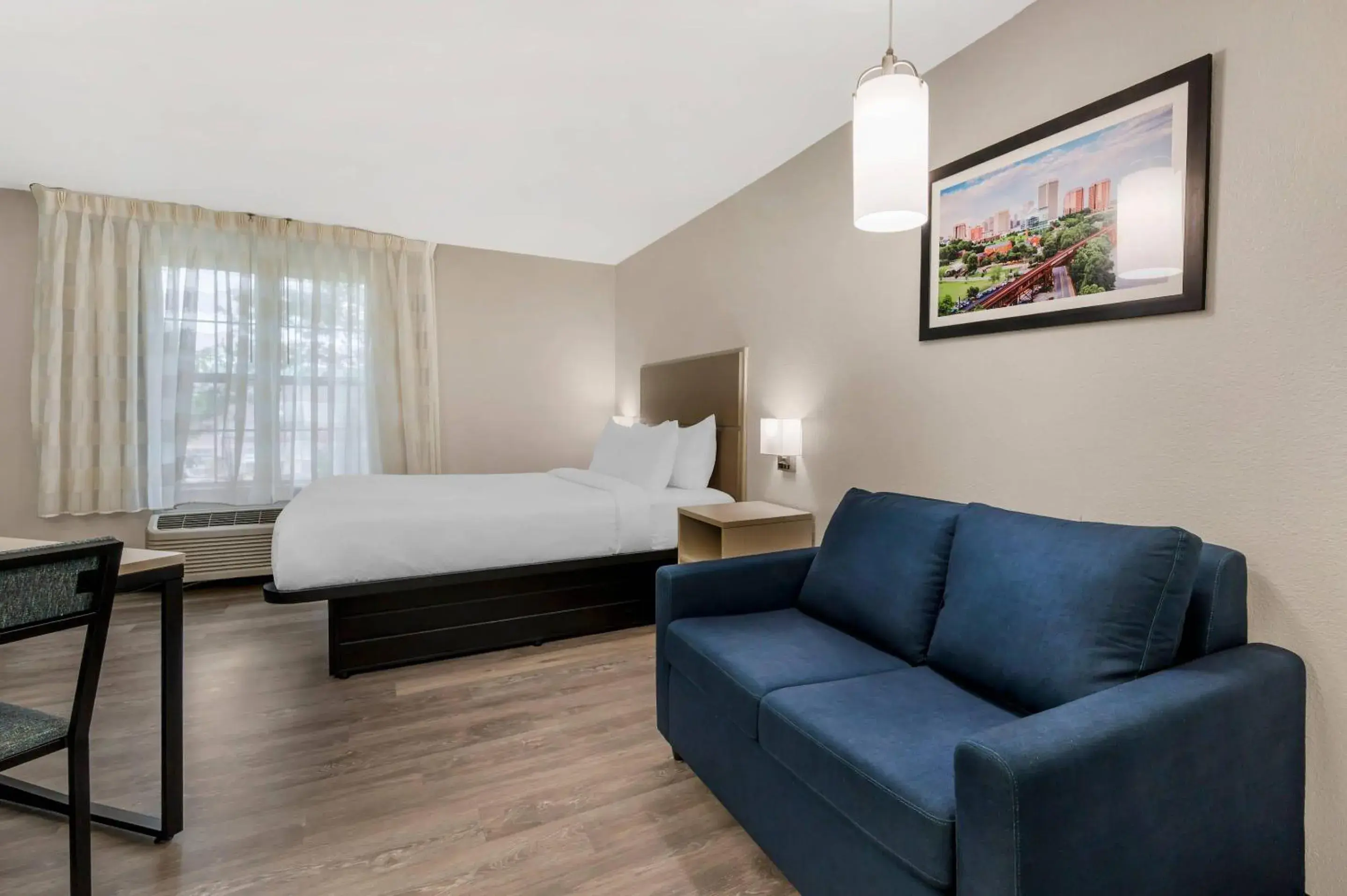 Bedroom, Bed in MainStay Suites Sterling near Dulles Town Center Bedroom, Bed in MainStay Suites Sterling near Dulles Town Center