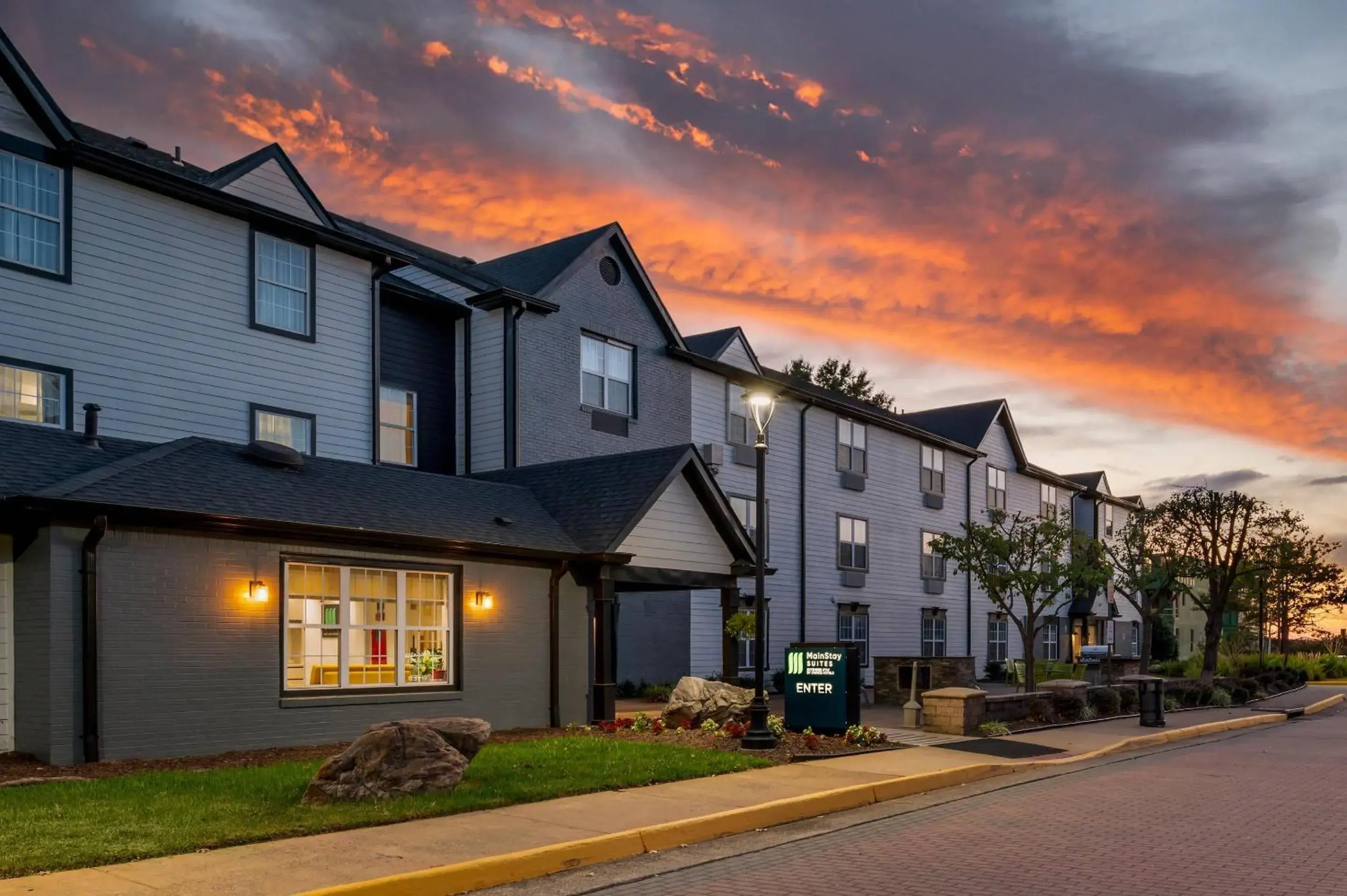 Property building in MainStay Suites Sterling near Dulles Town Center Property building in MainStay Suites Sterling near Dulles Town Center