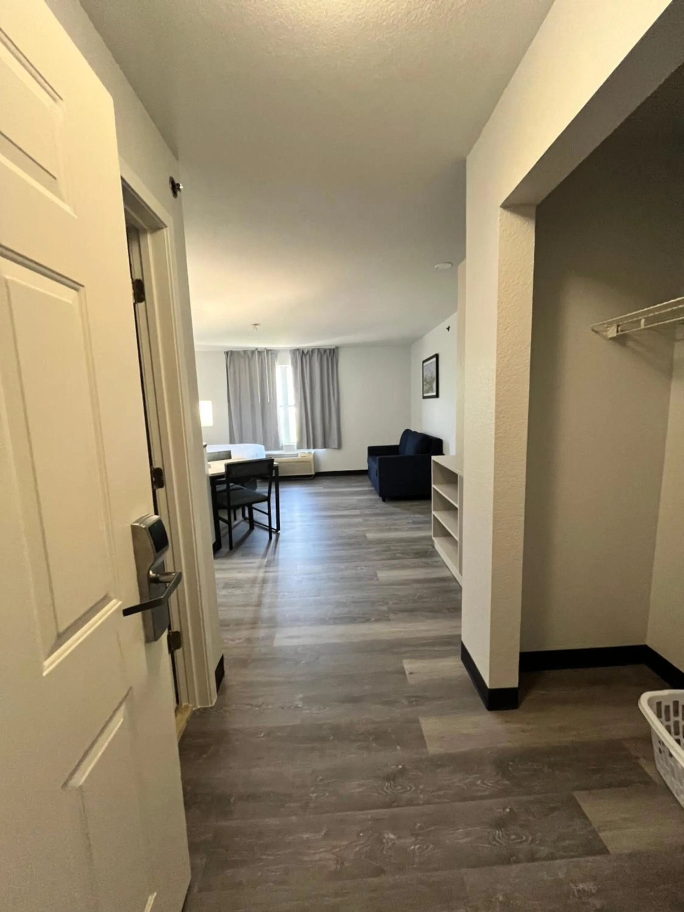 Bedroom in MainStay Suites Sterling near Dulles Town Center