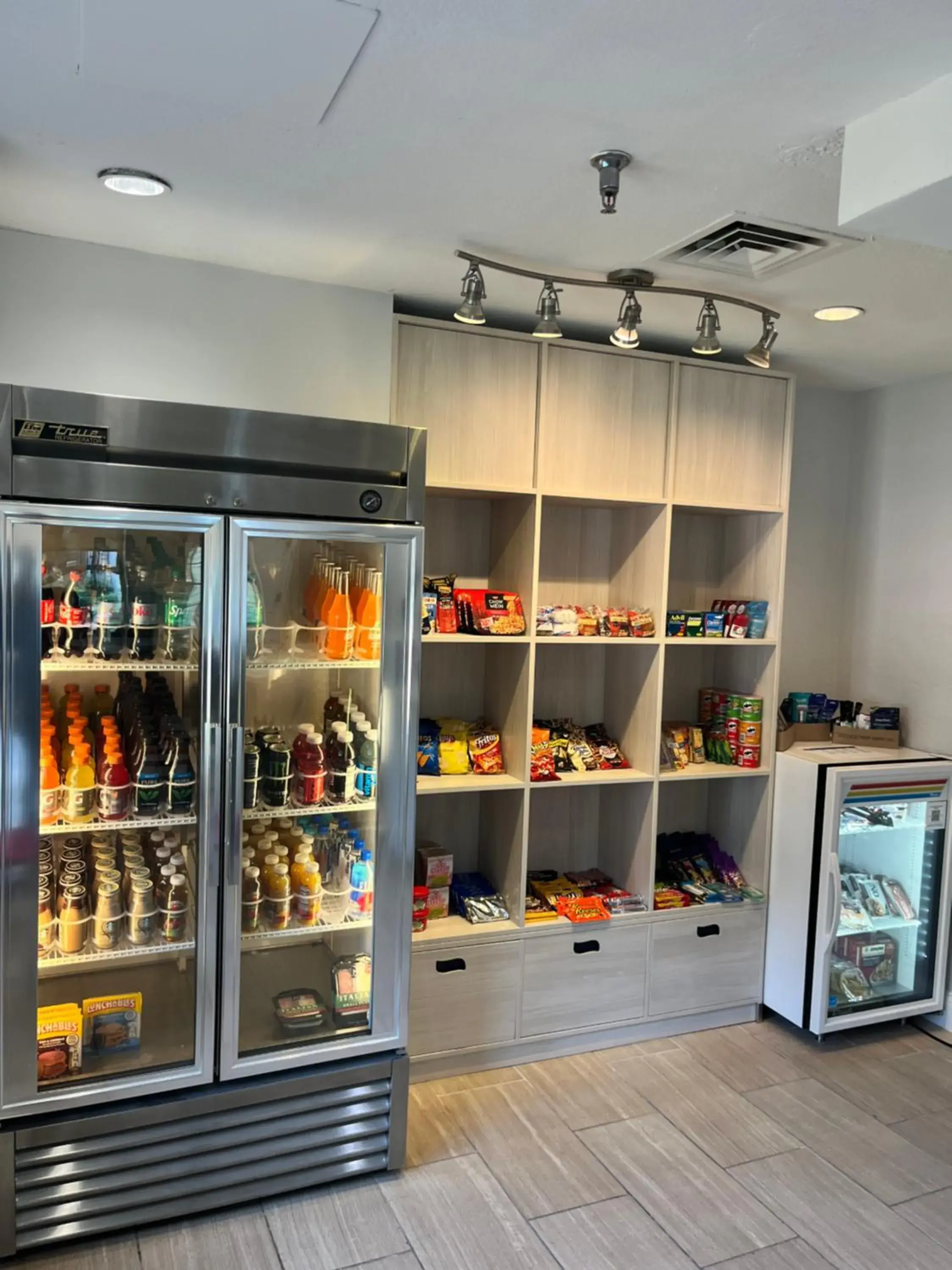 Food and drinks in MainStay Suites Sterling near Dulles Town Center Food and drinks in MainStay Suites Sterling near Dulles Town Center