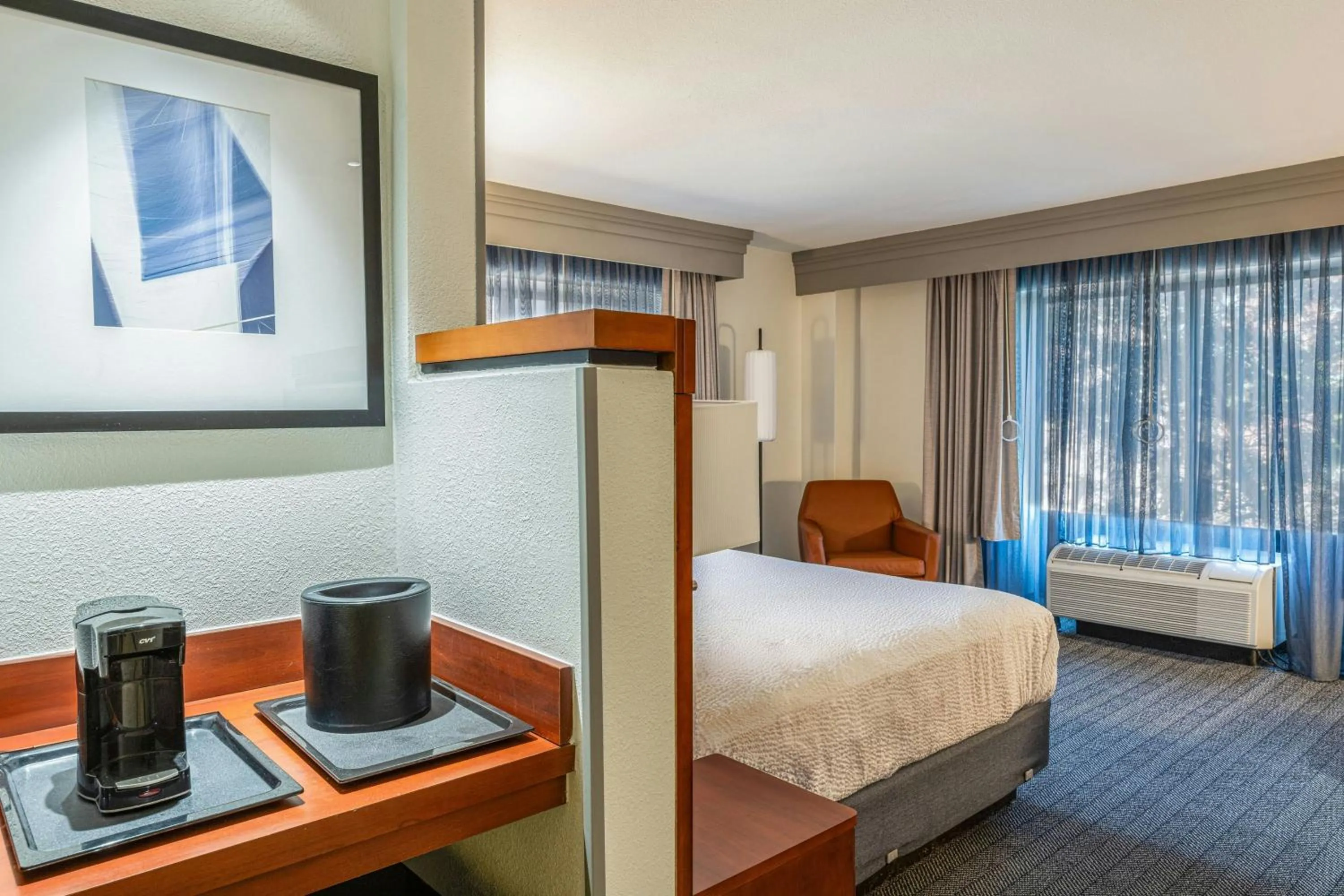 Bedroom, Bed in Courtyard by Marriott Wichita at Old Town