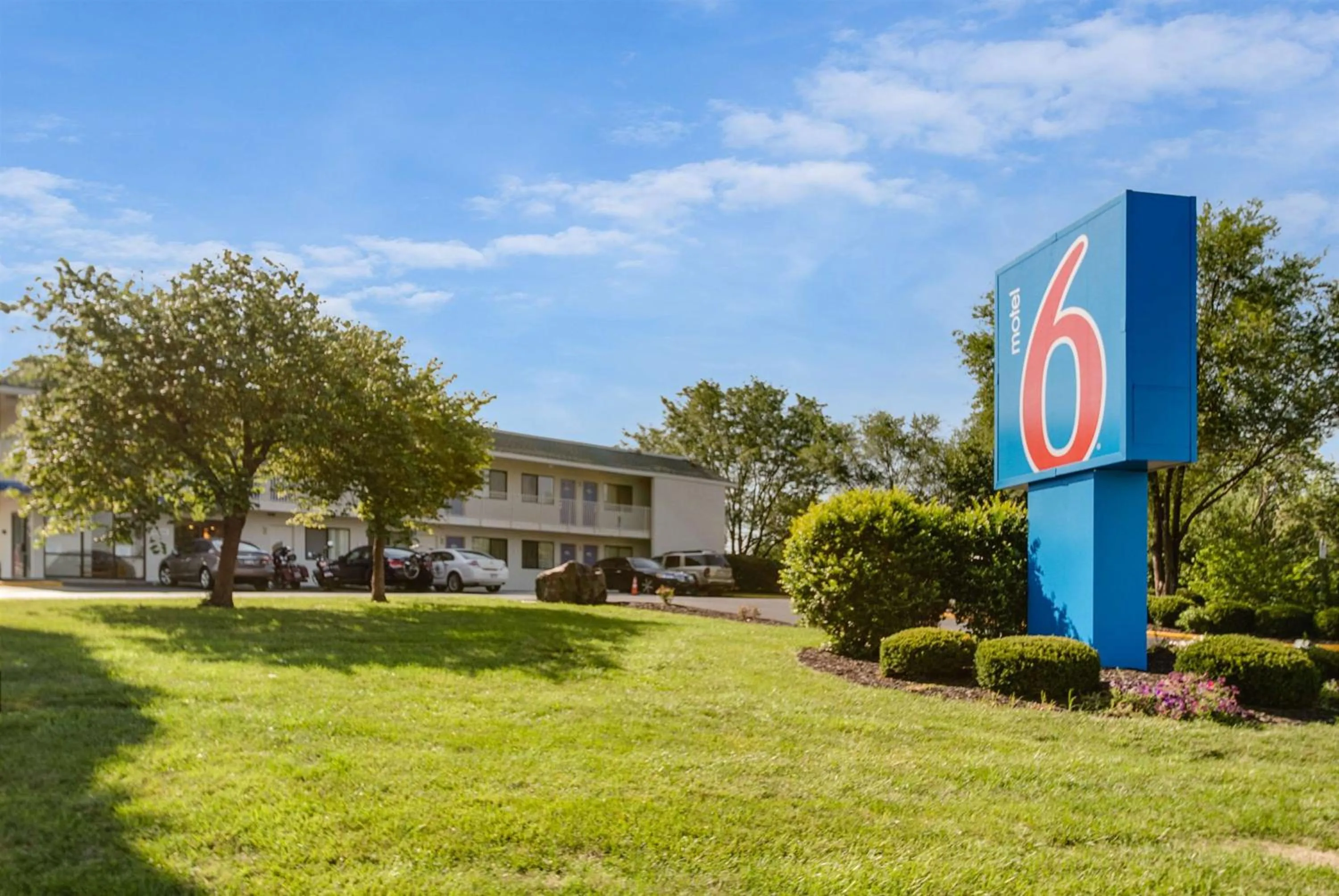 Property building in Motel 6-Lenexa, KS - Kansas City Southwest