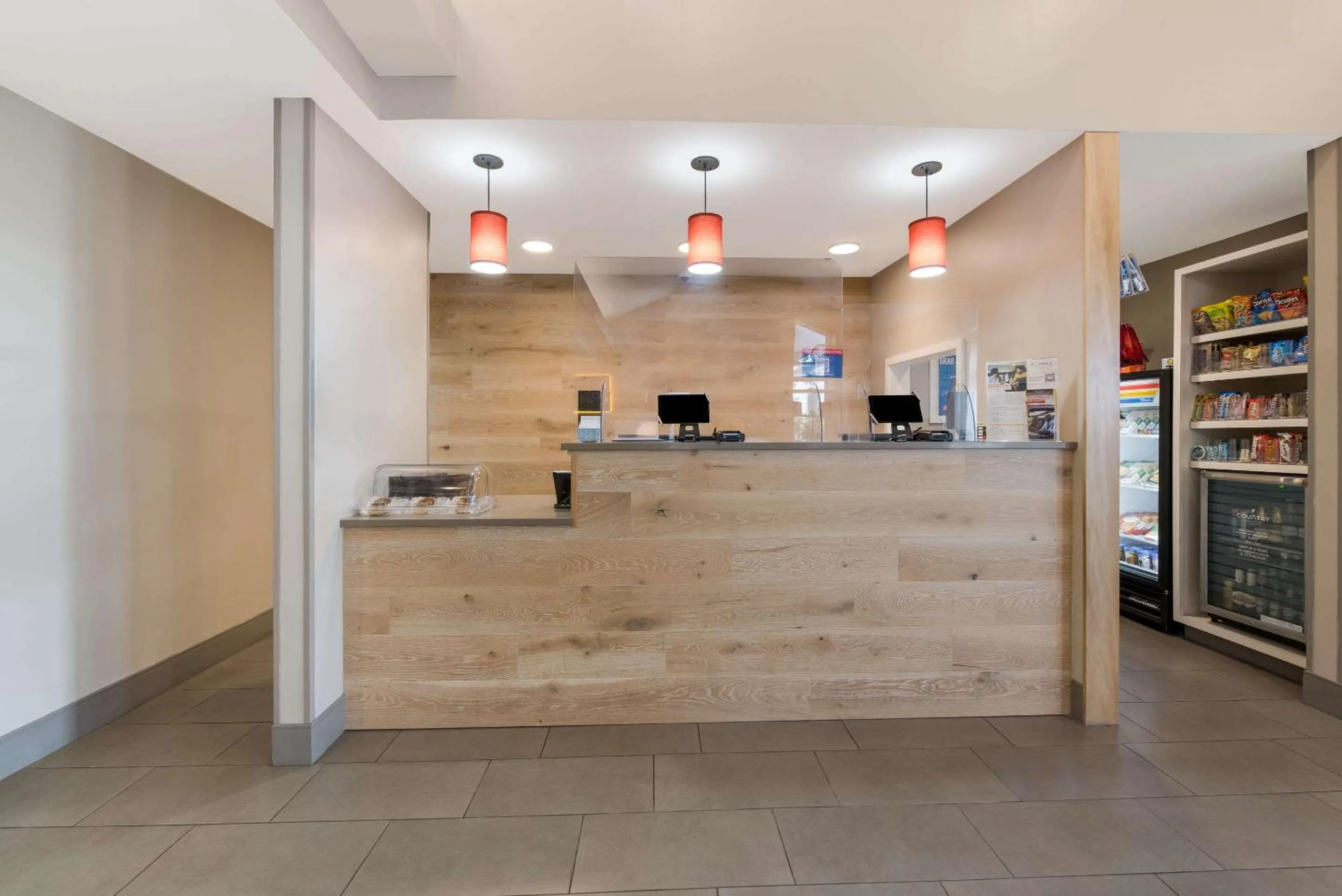 Lobby or reception in Country Inn & Suites by Radisson, Wichita East, KS