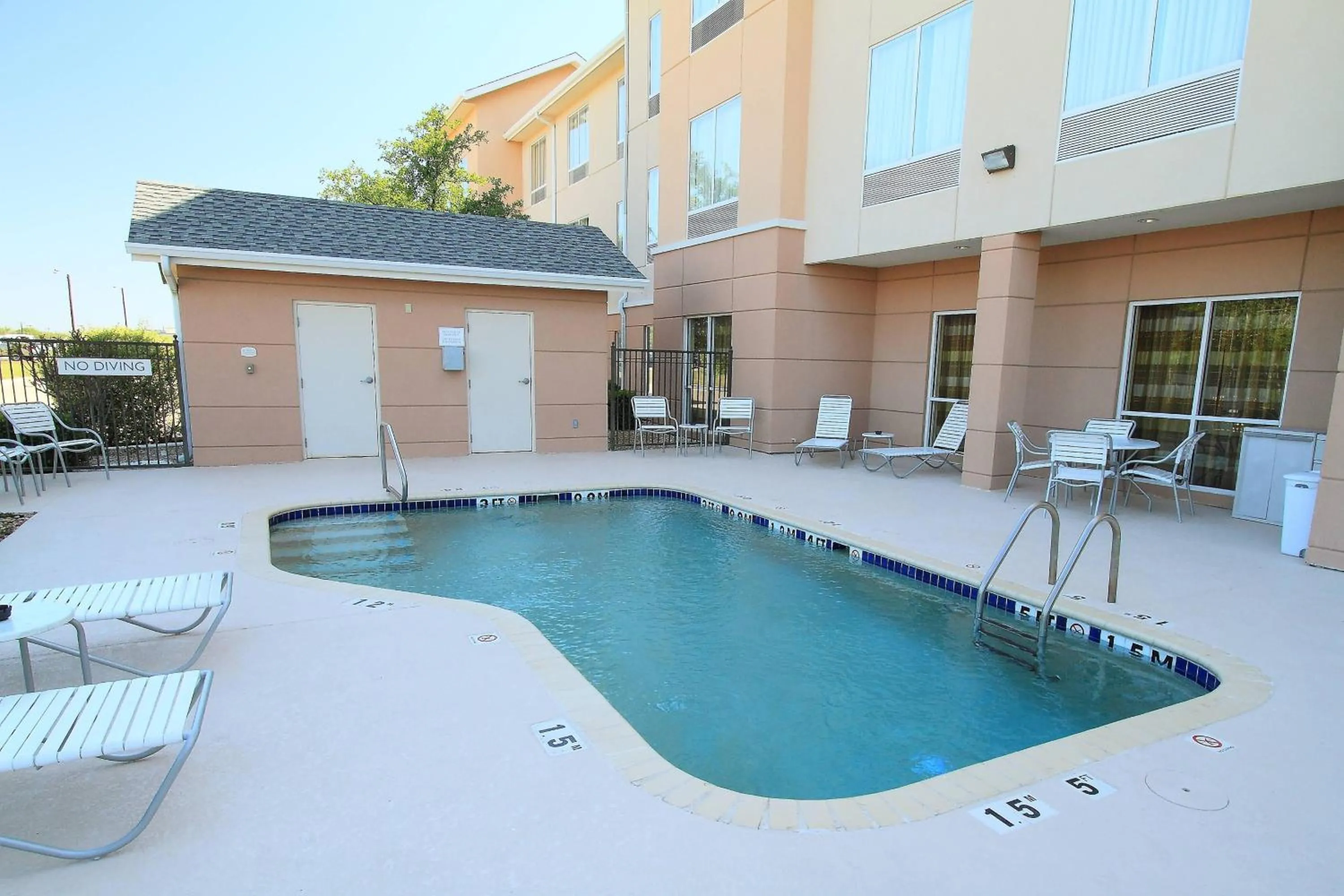 Swimming pool in Fairfield Inn & Suites by Marriott Killeen