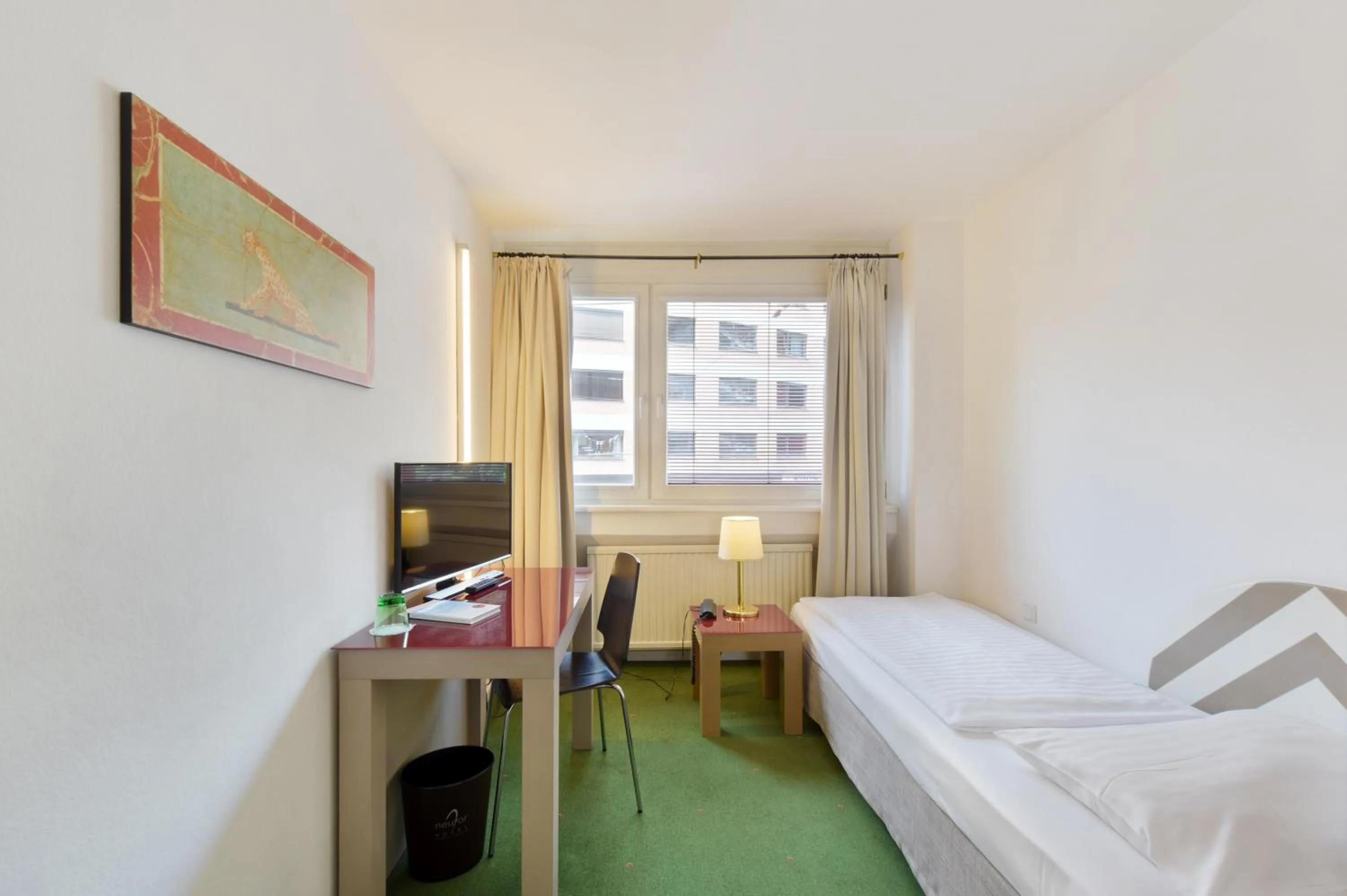 Photo of the whole room, Bed in Hotel Neutor Express