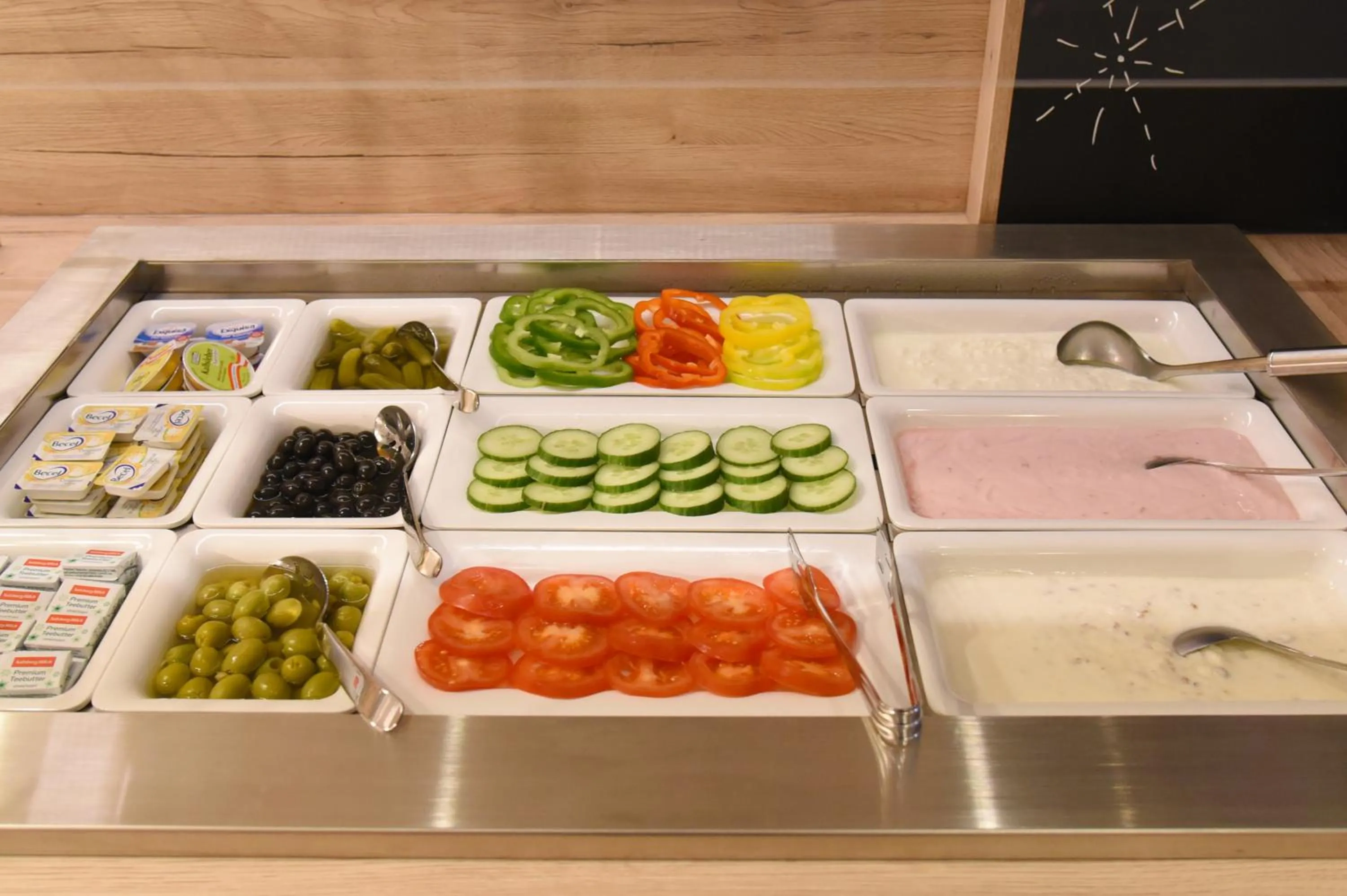 Buffet breakfast in Hotel Neutor Express