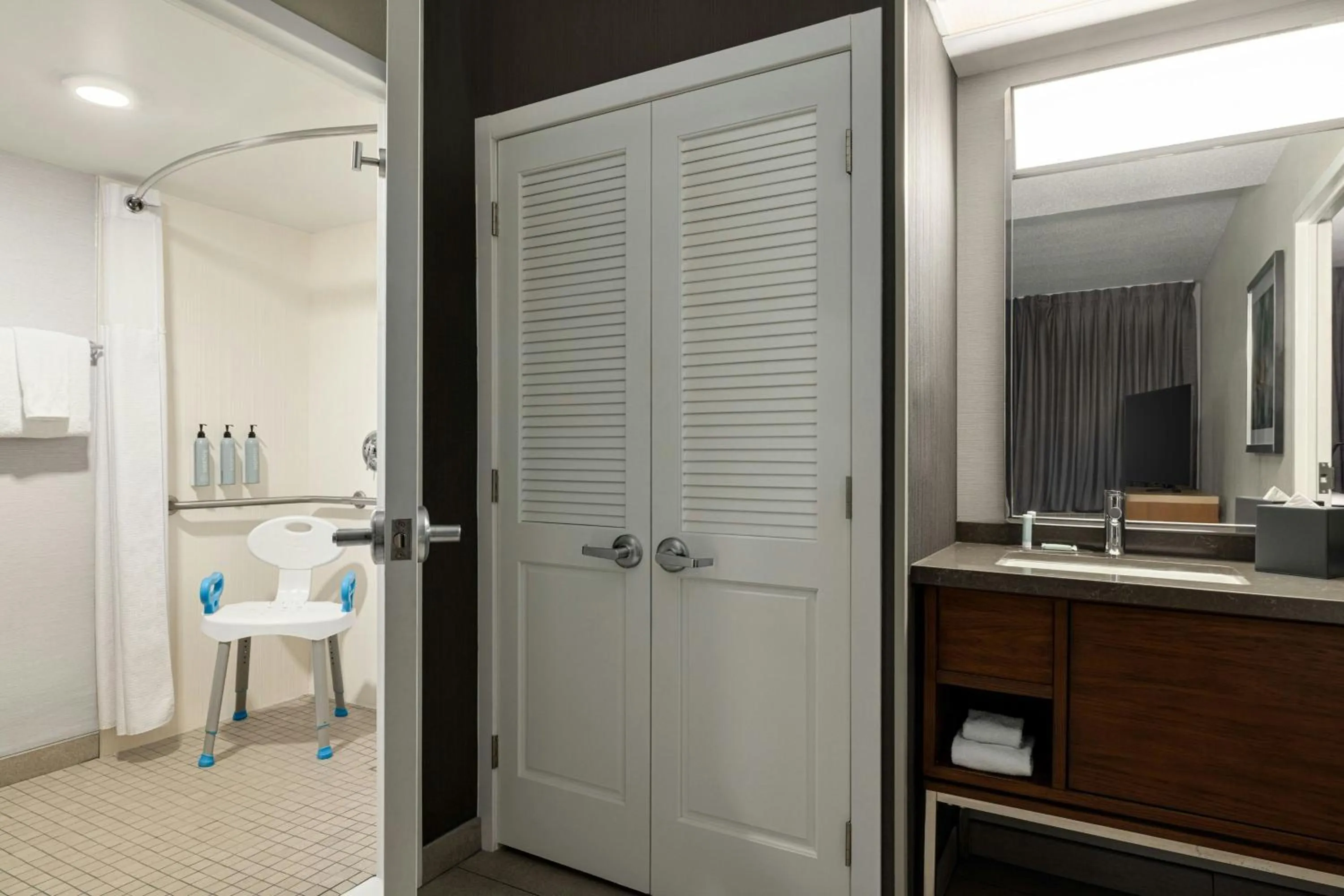 Bathroom in Courtyard Wilmington Brandywine