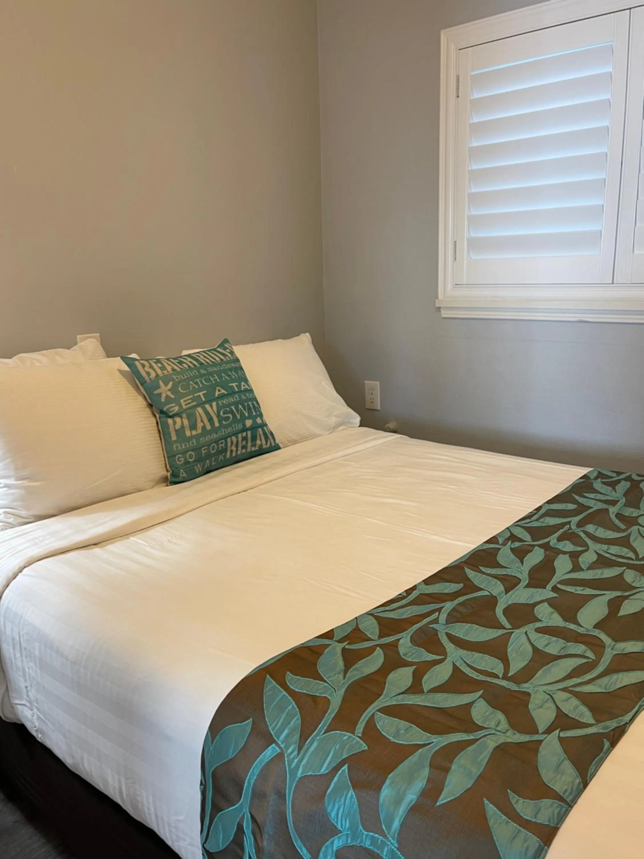 Bed in The Palomar Inn