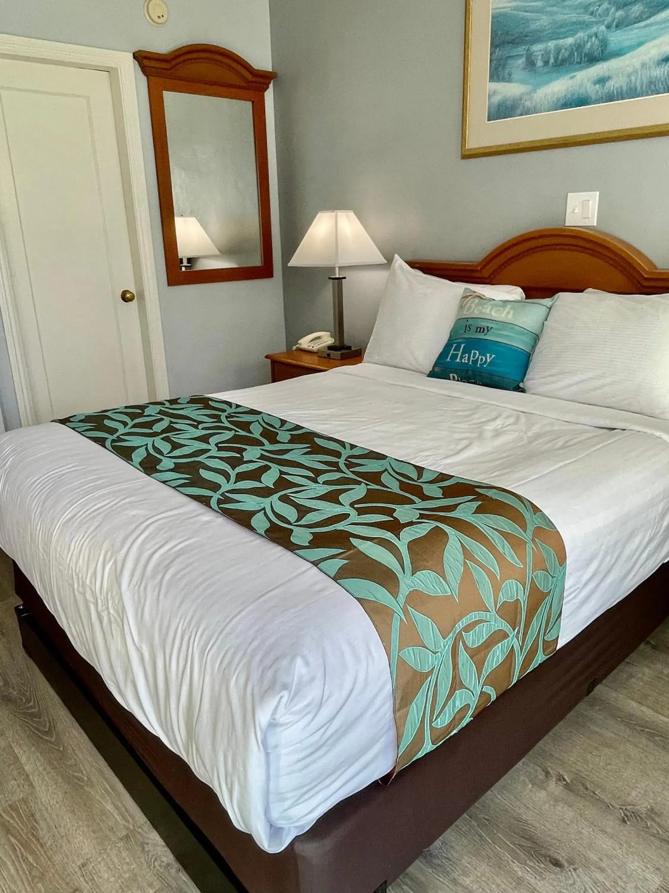 Bed in The Palomar Inn Bed in The Palomar Inn