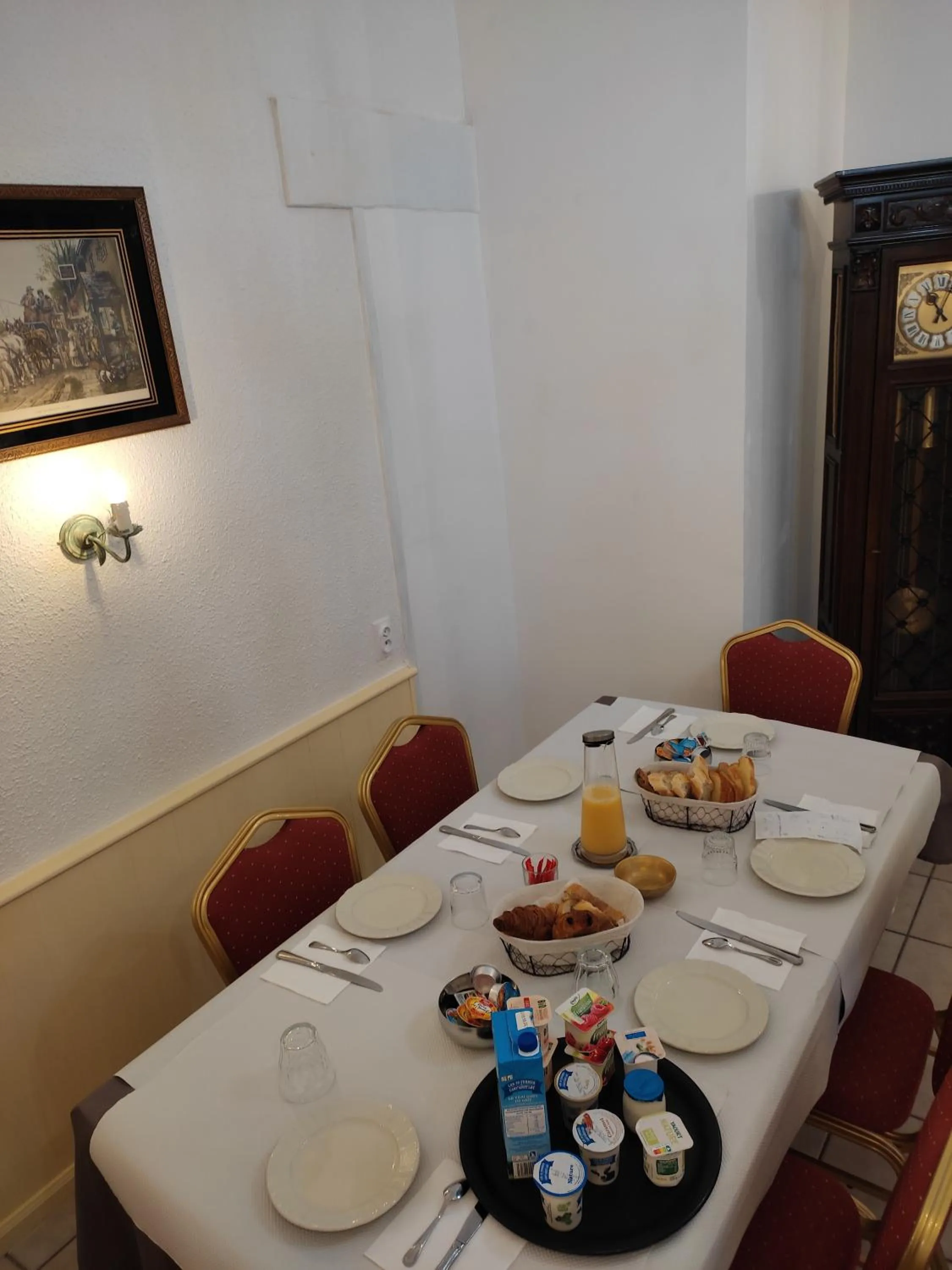 Dining area in Hotel des Voyageurs