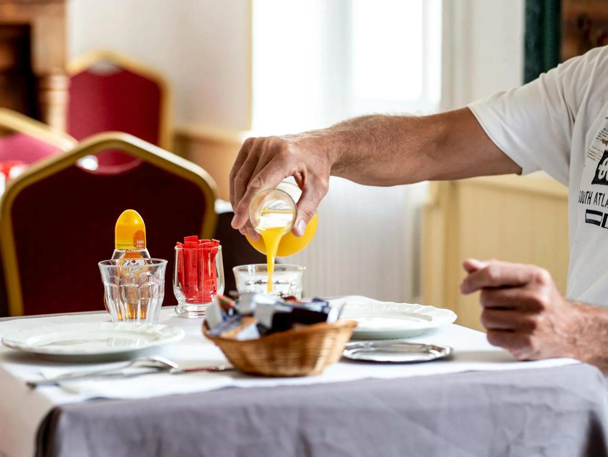 Food and drinks in Hotel des Voyageurs