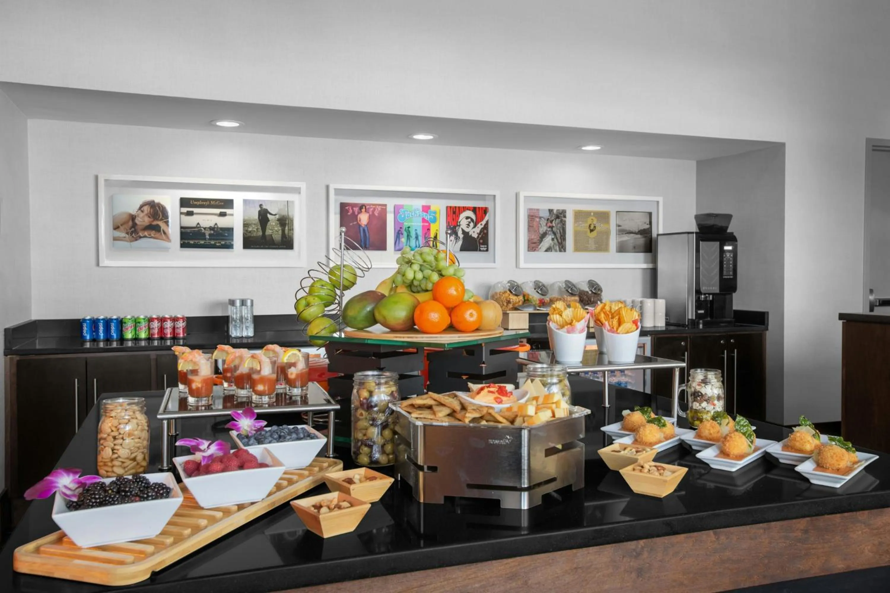 Lounge or bar in Renaissance Indianapolis North Hotel