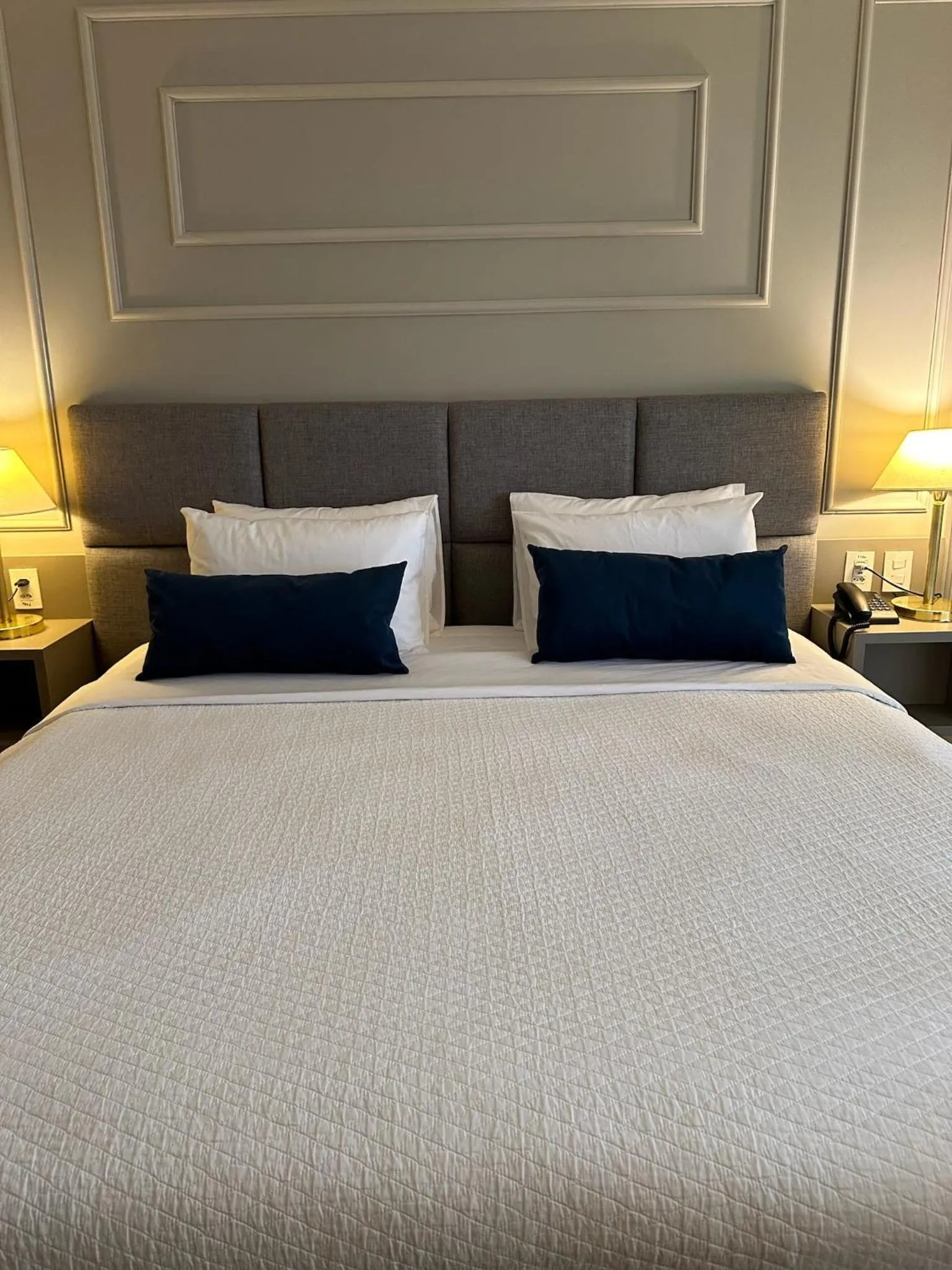 Bed in Hotel Saint Paul