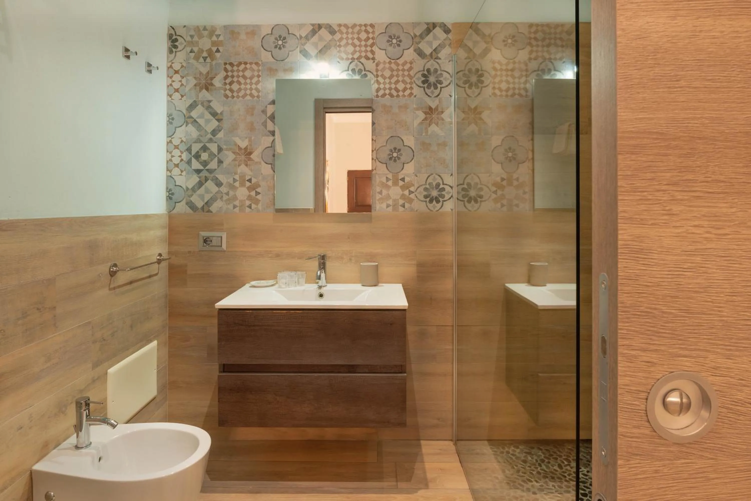 Shower in Amphitheatrum Arena