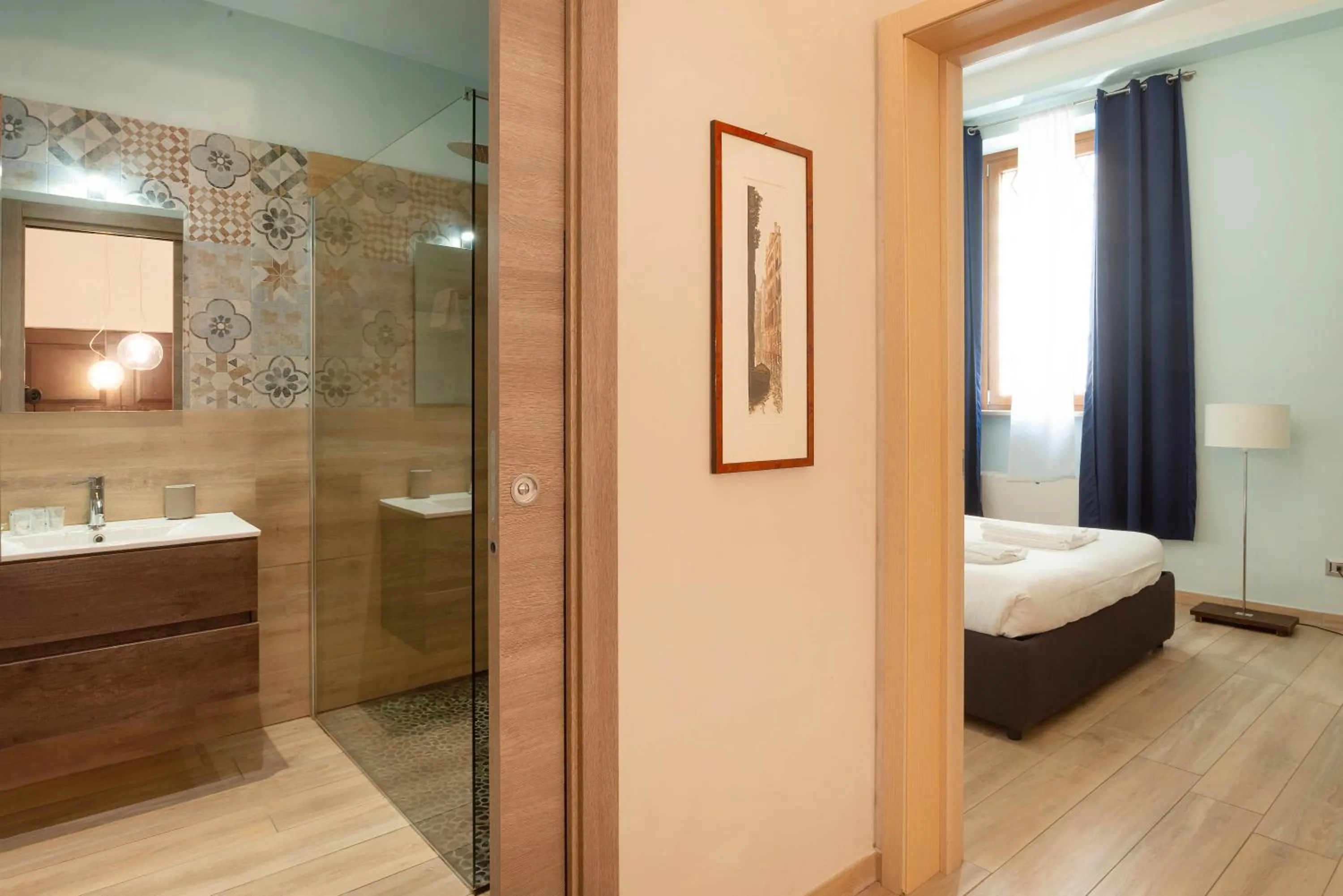 Shower, Bed in Amphitheatrum Arena