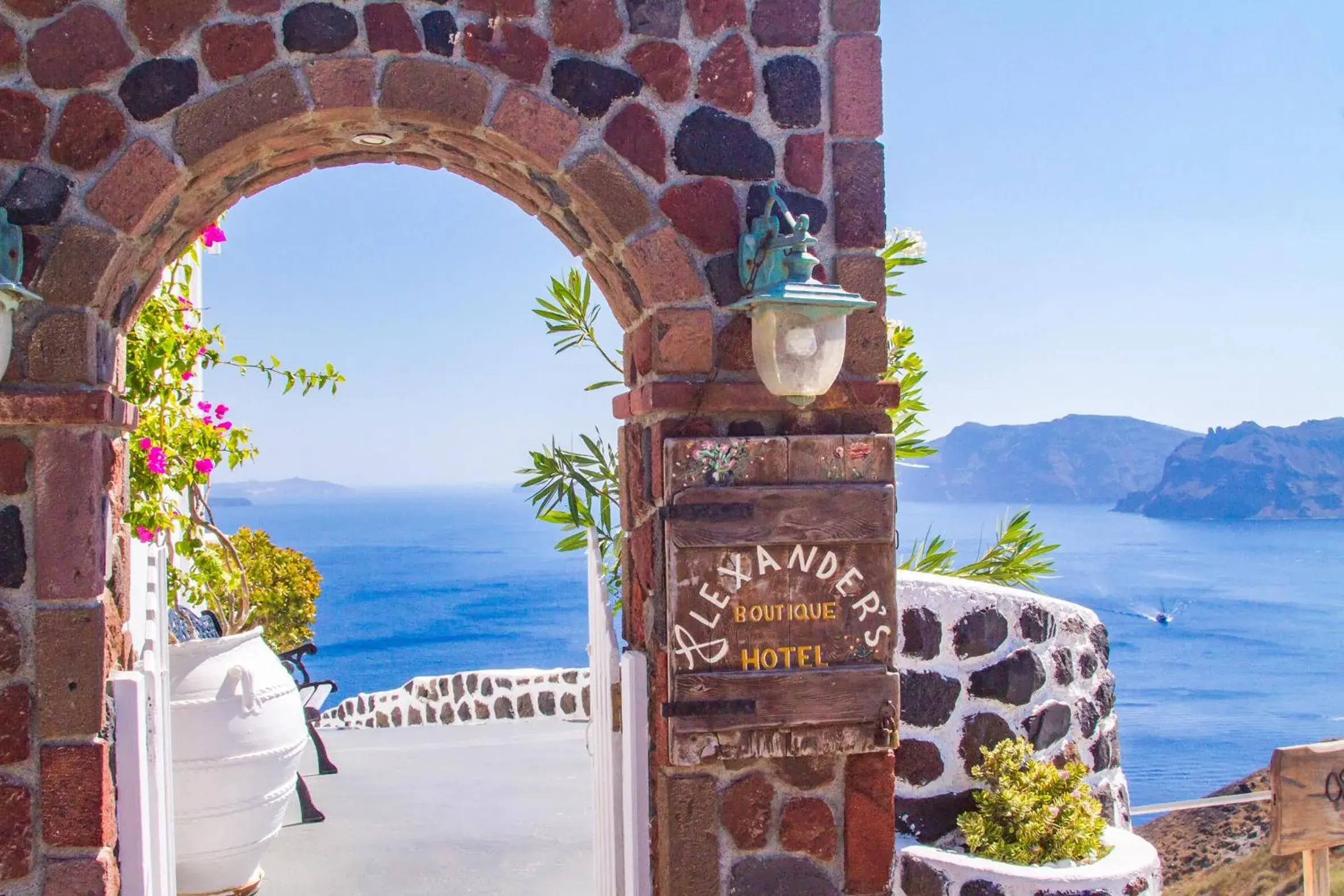 Facade/entrance in Alexander's Suites Facade/entrance in Alexander's Suites