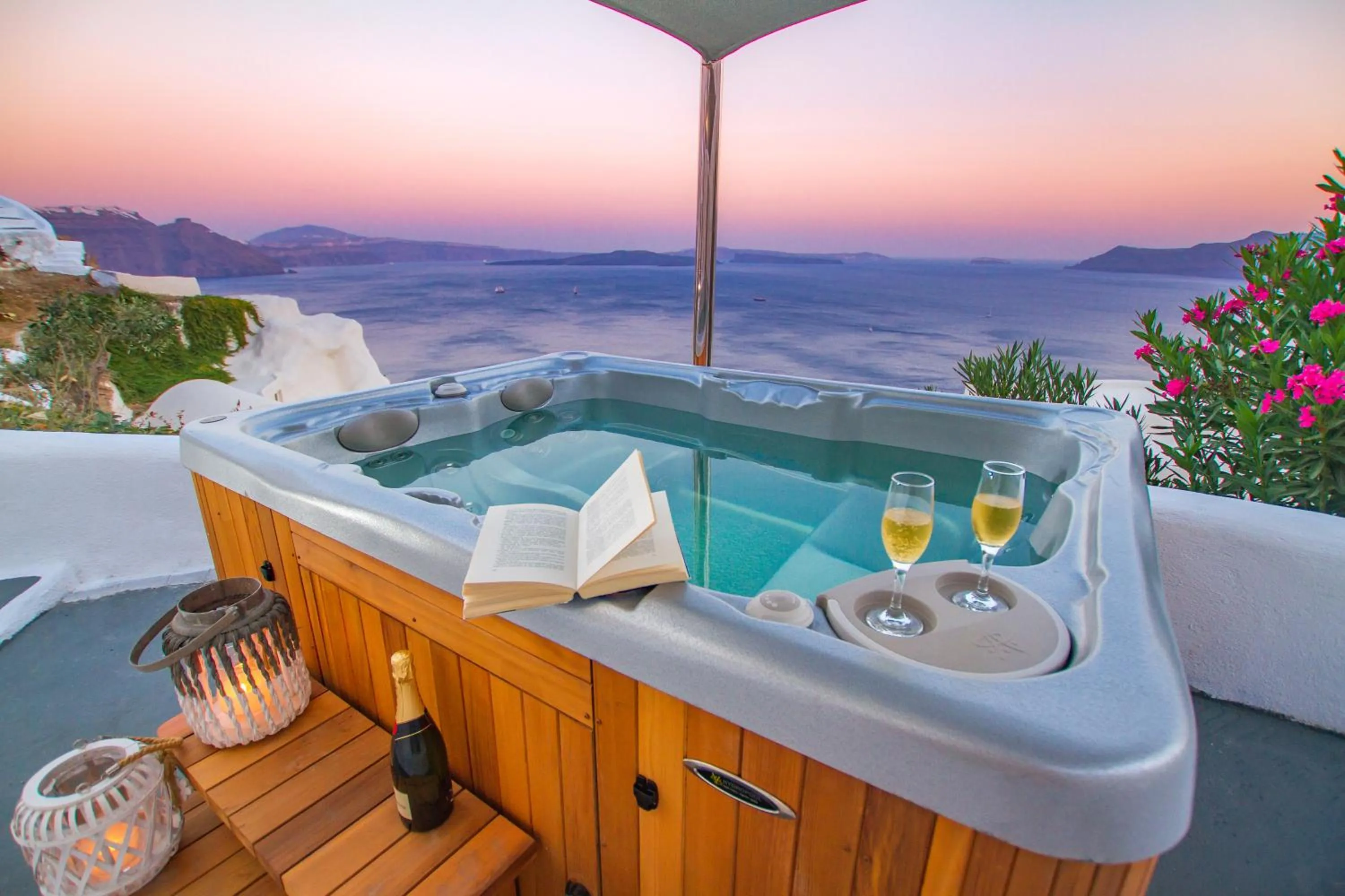 Hot Tub in Alexander's Suites