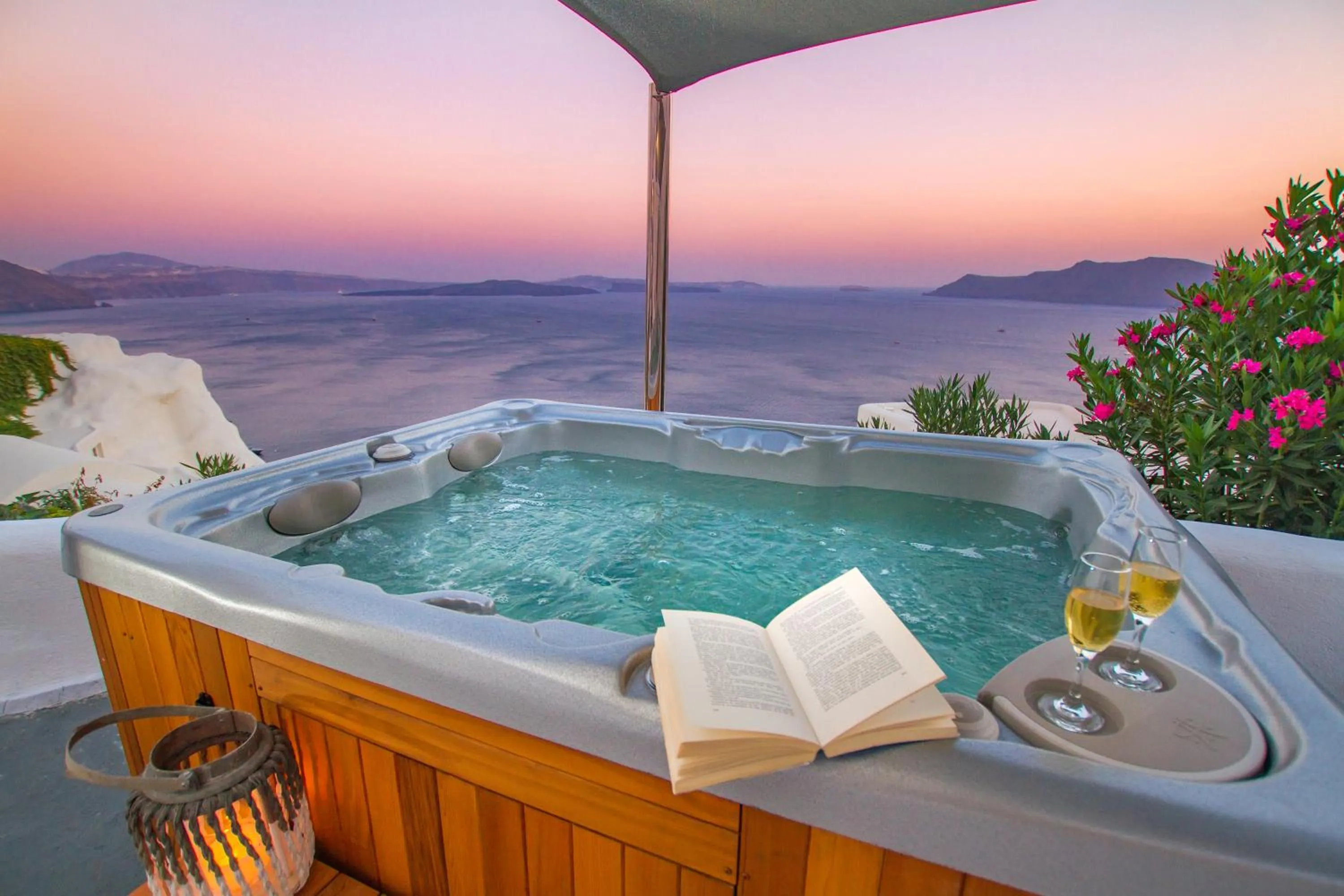 Hot Tub in Alexander's Suites