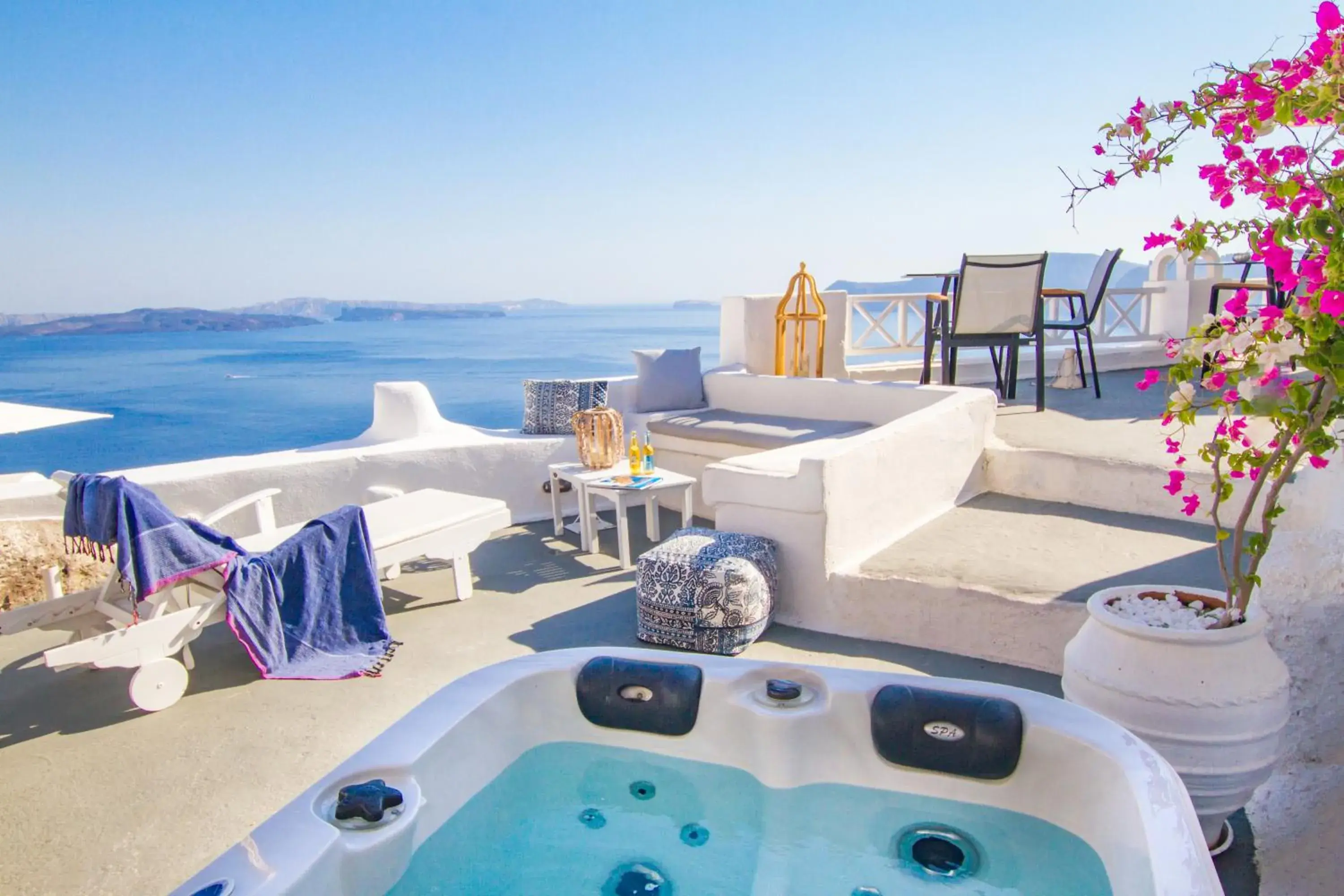 Hot Tub in Alexander's Suites Hot Tub in Alexander's Suites