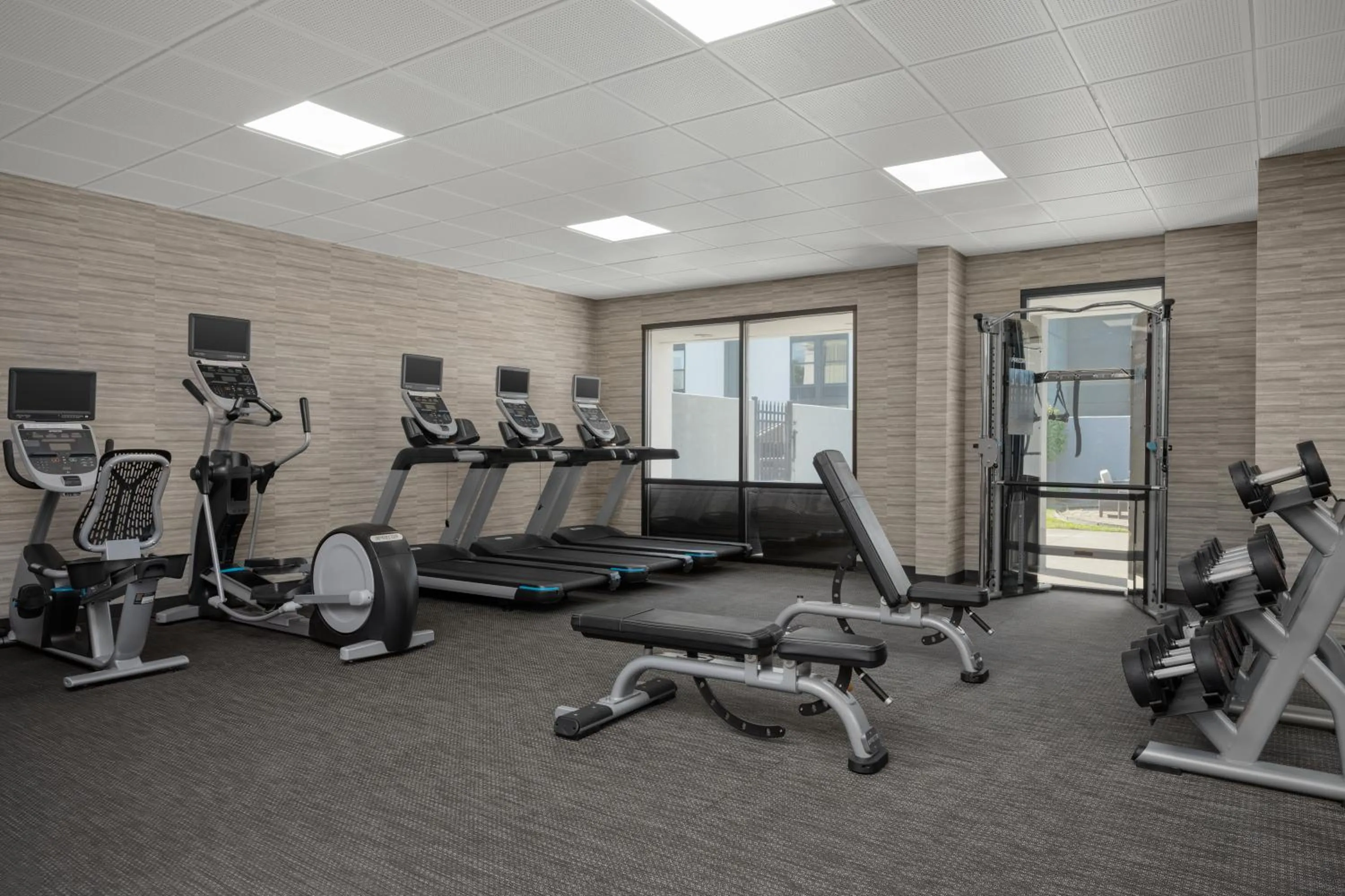 Fitness centre/facilities in Courtyard Indianapolis Northwest