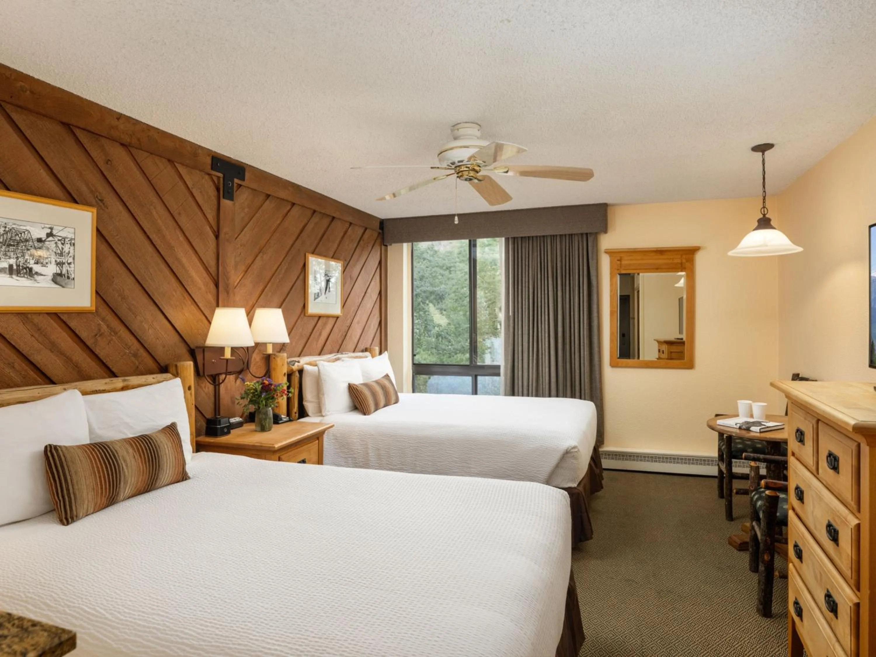 Bed in Stonebridge Inn