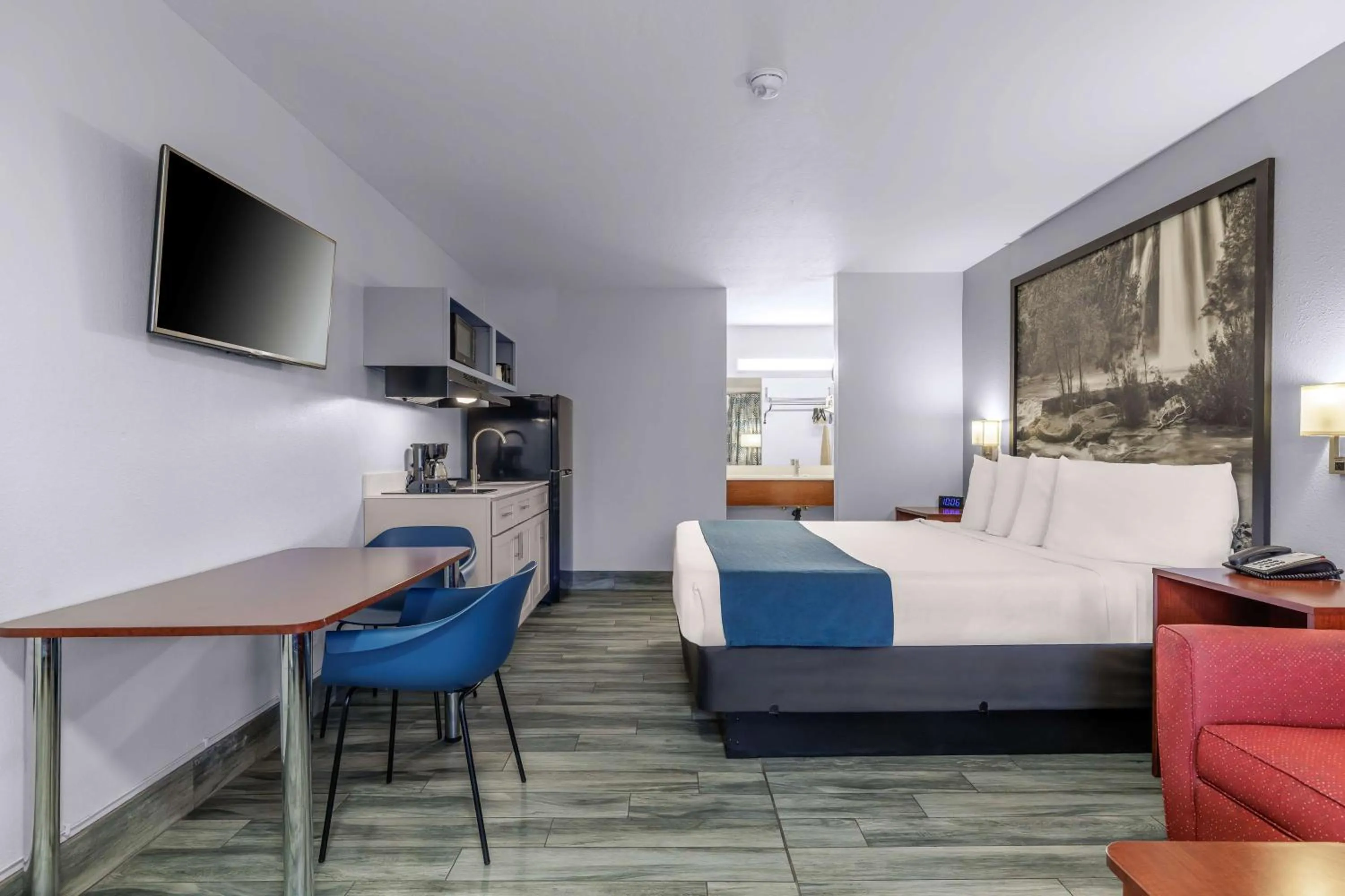 TV and multimedia in Studio 6 Flagstaff AZ