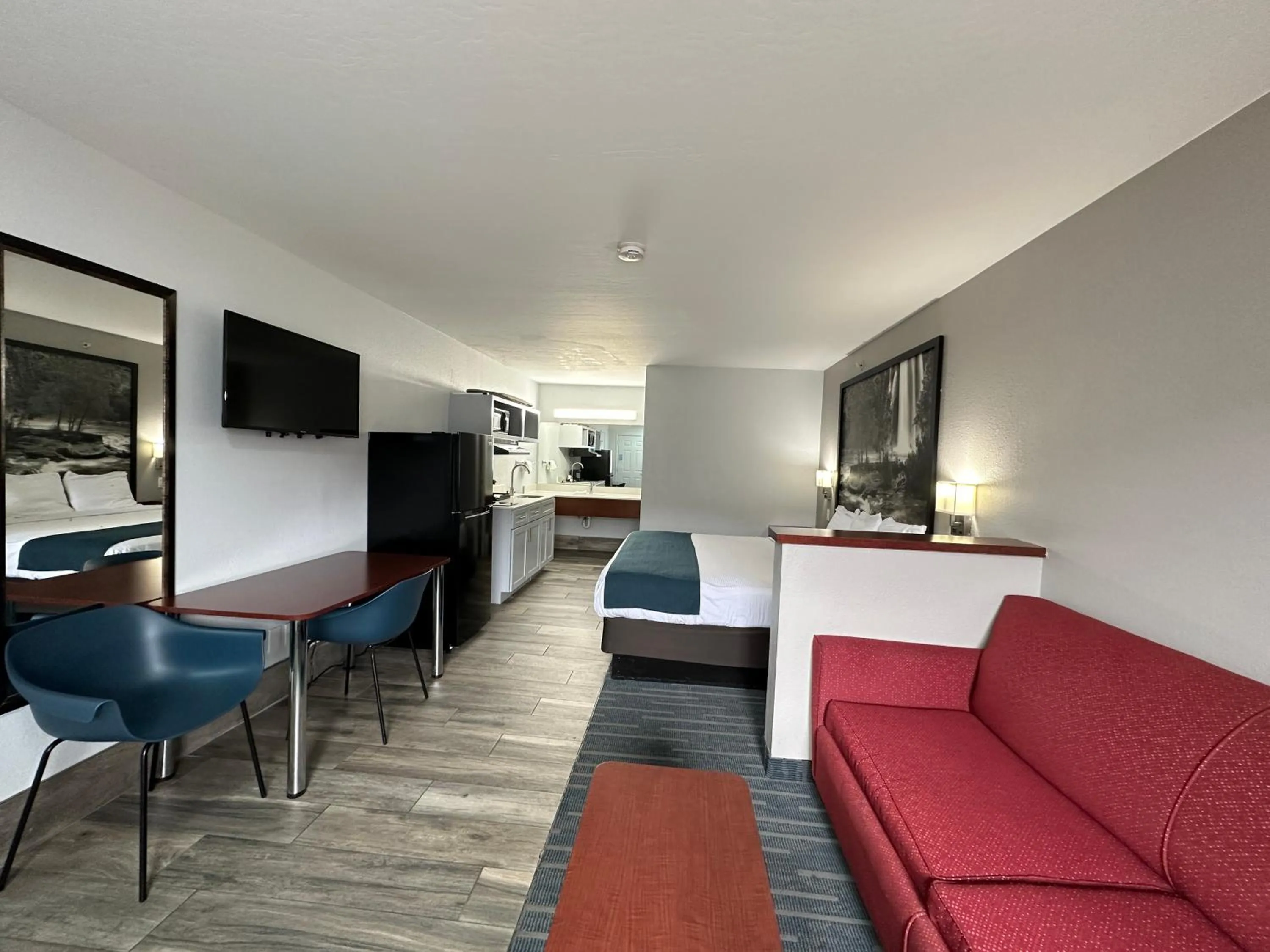 Kitchen or kitchenette in Studio 6 Flagstaff AZ