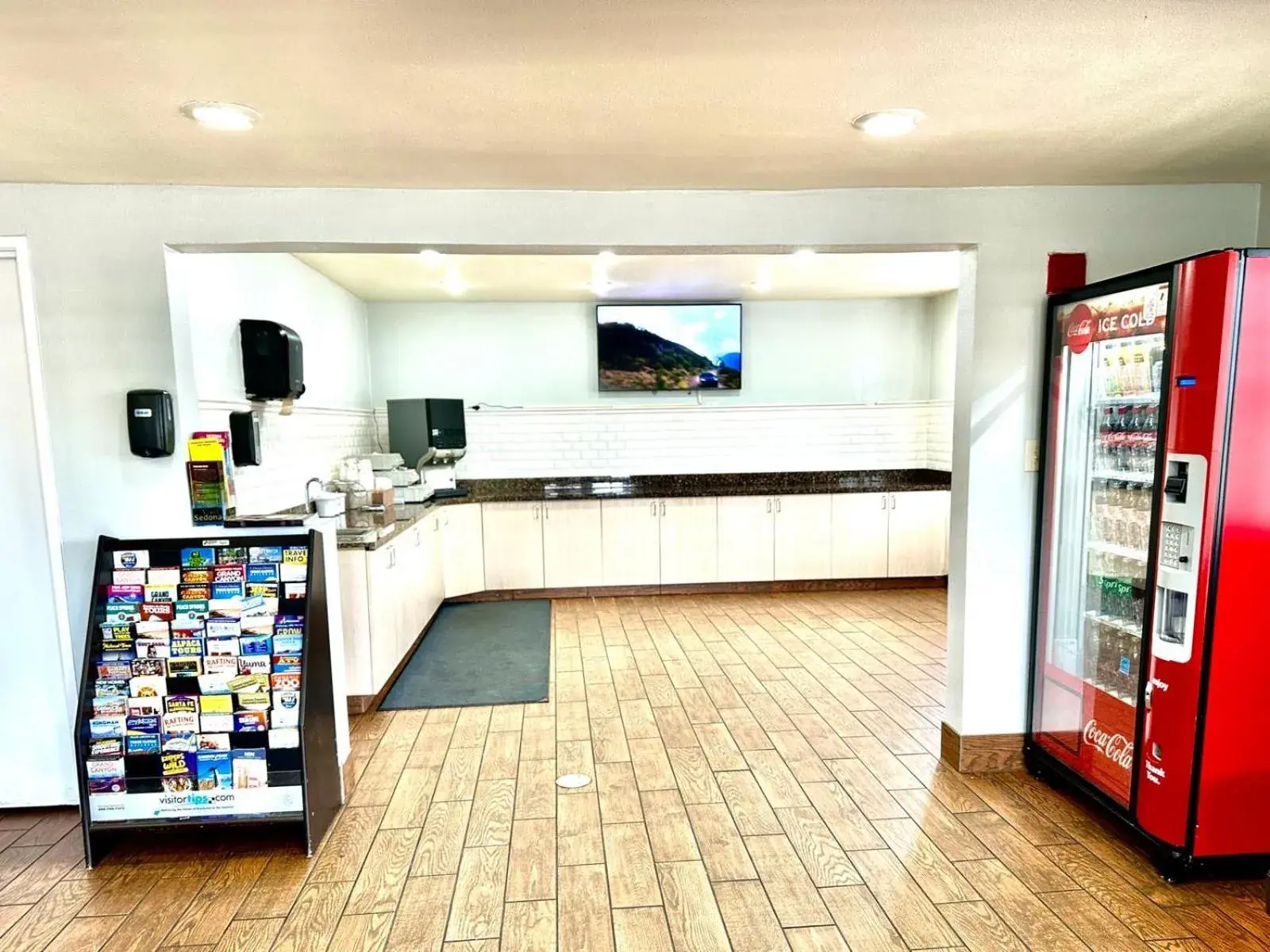 Lobby or reception, Kitchen/Kitchenette in Studio 6 Flagstaff AZ