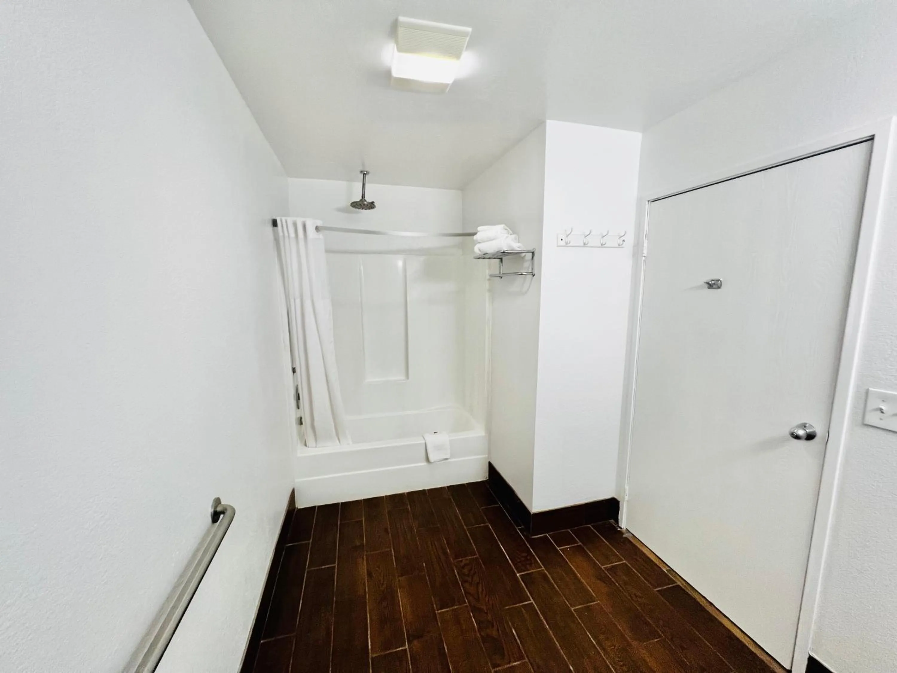 Shower in Studio 6 Flagstaff AZ